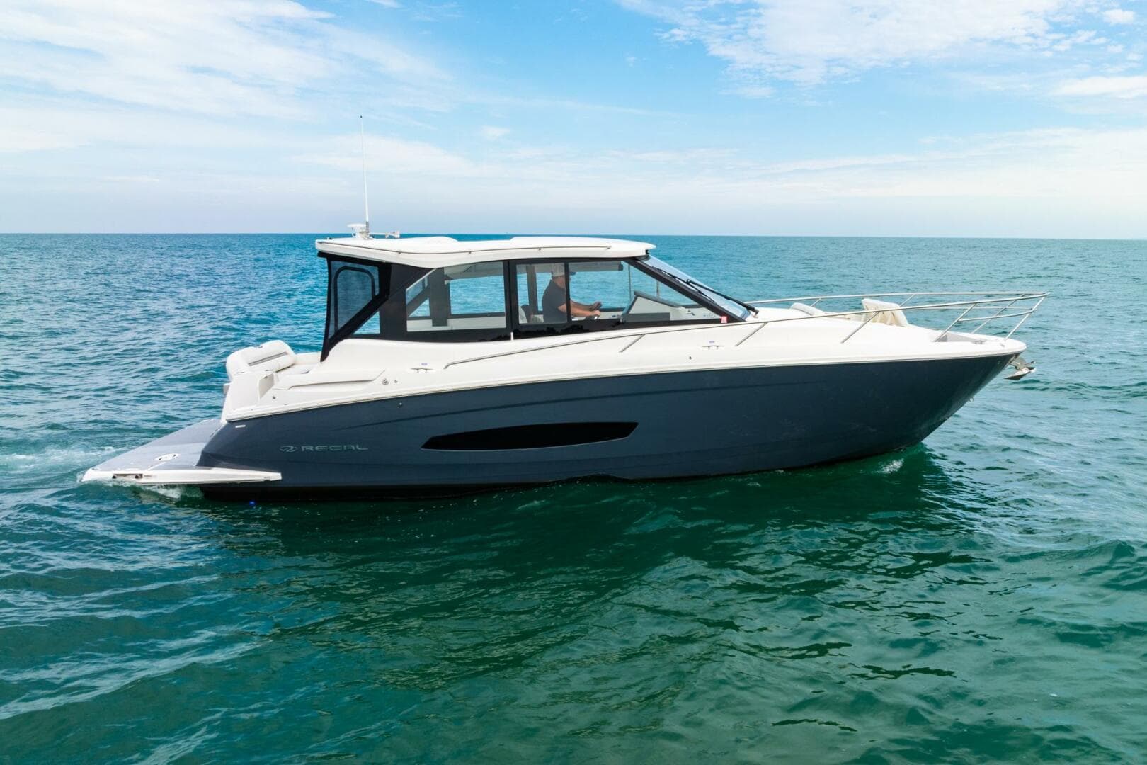 2022 Regal 36 Grande Coupe — photo 12