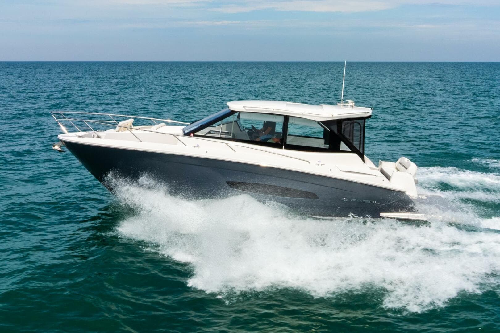 2022 Regal 36 Grande Coupe — photo 6