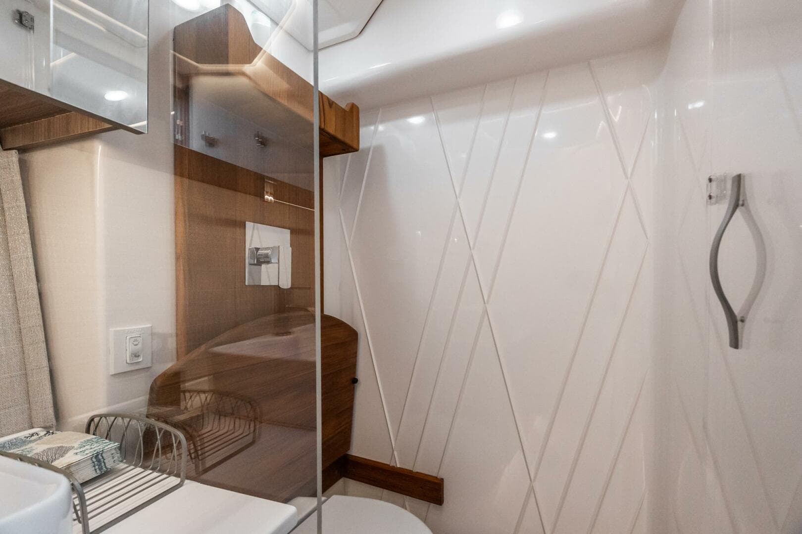 2022 Regal 36 Grande Coupe — photo 52