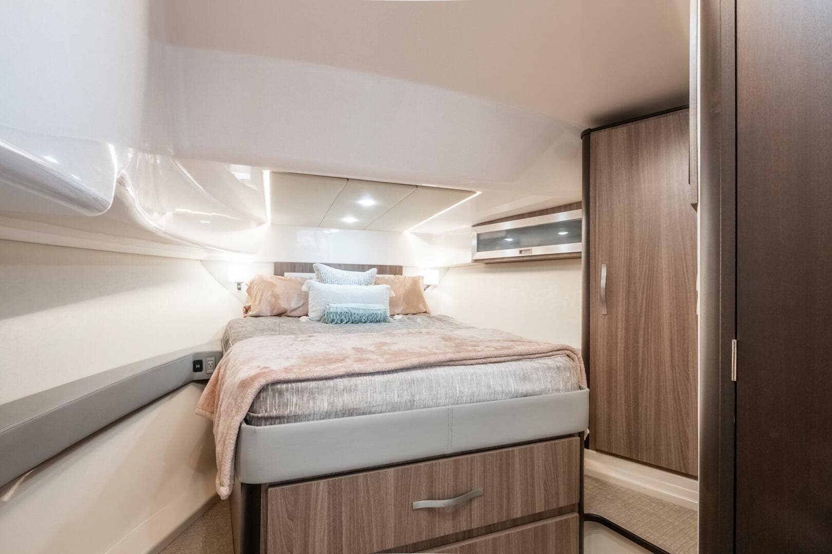 2022 Regal 36 Grande Coupe — photo 53