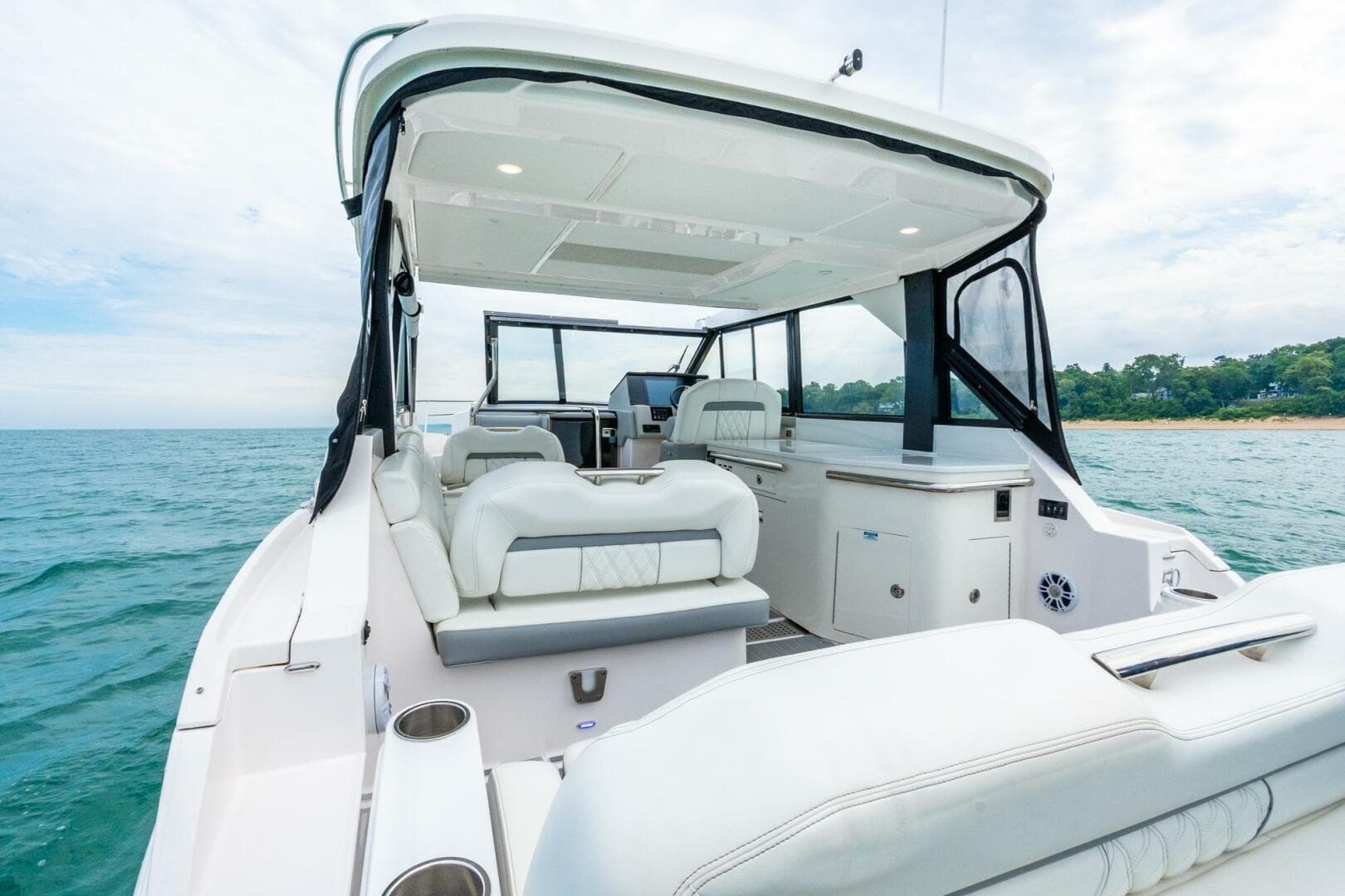 2022 Regal 36 Grande Coupe — photo 32