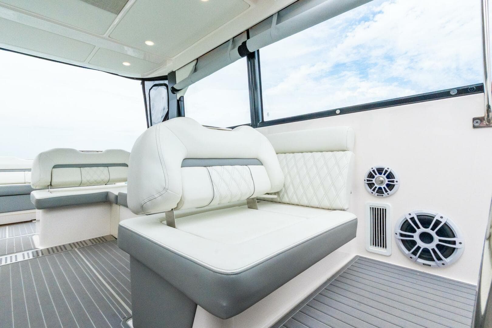 2022 Regal 36 Grande Coupe — photo 33