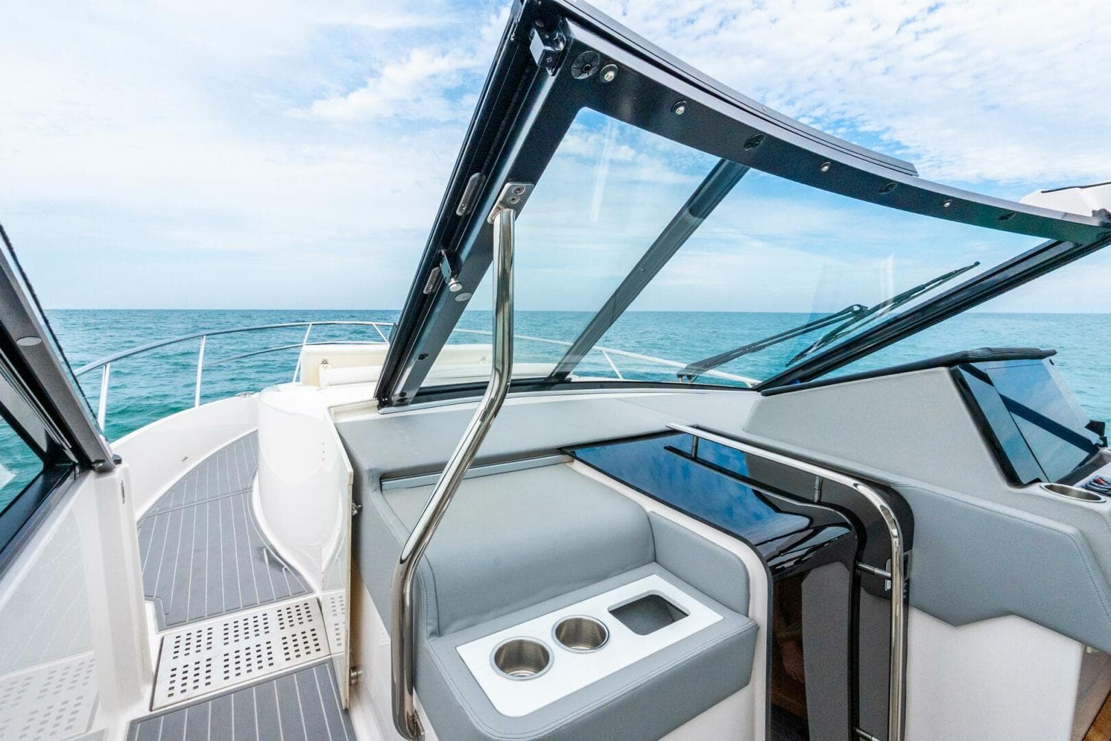 2022 Regal 36 Grande Coupe — photo 37