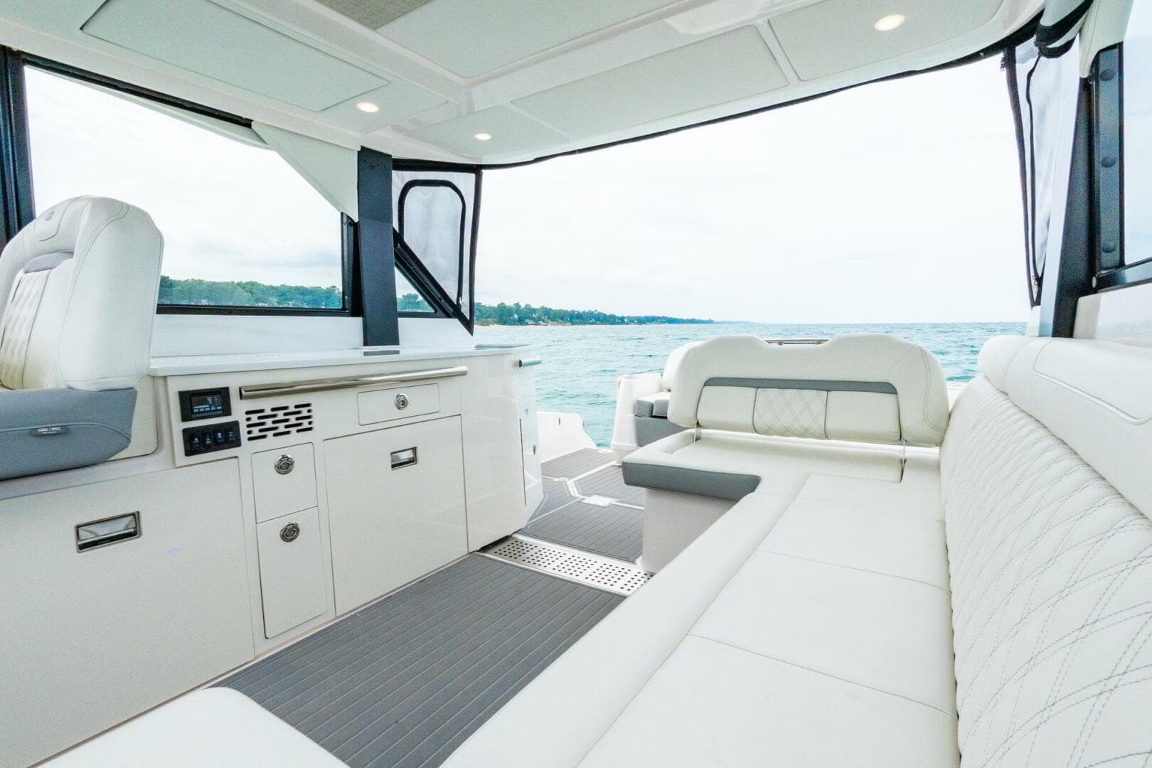 2022 Regal 36 Grande Coupe — photo 35