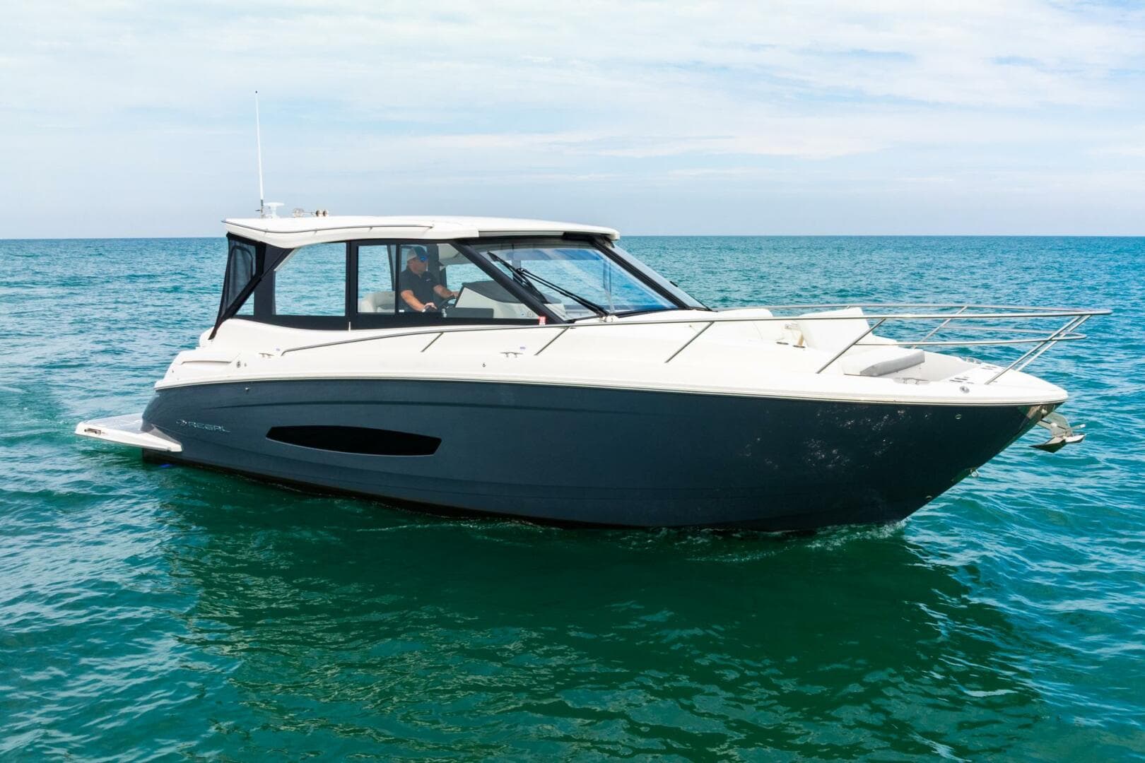 2022 Regal 36 Grande Coupe — photo 13