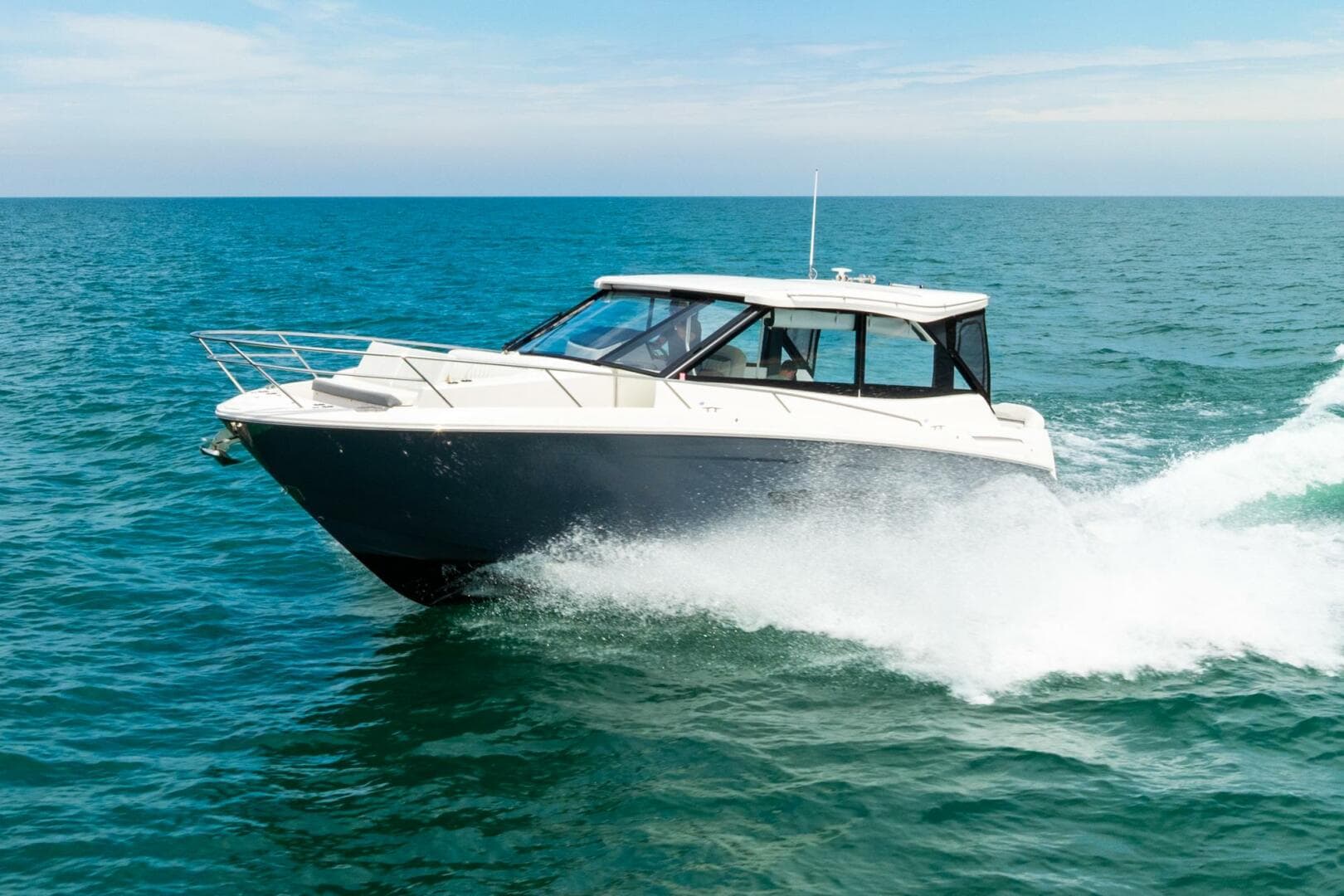 2022 Regal 36 Grande Coupe — photo 7