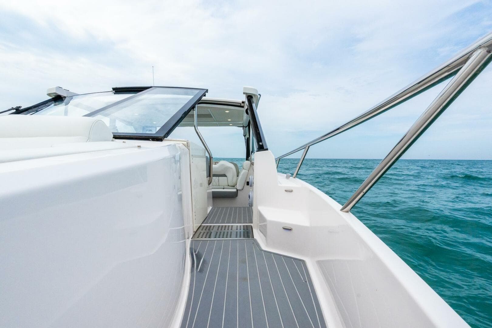 2022 Regal 36 Grande Coupe — photo 25