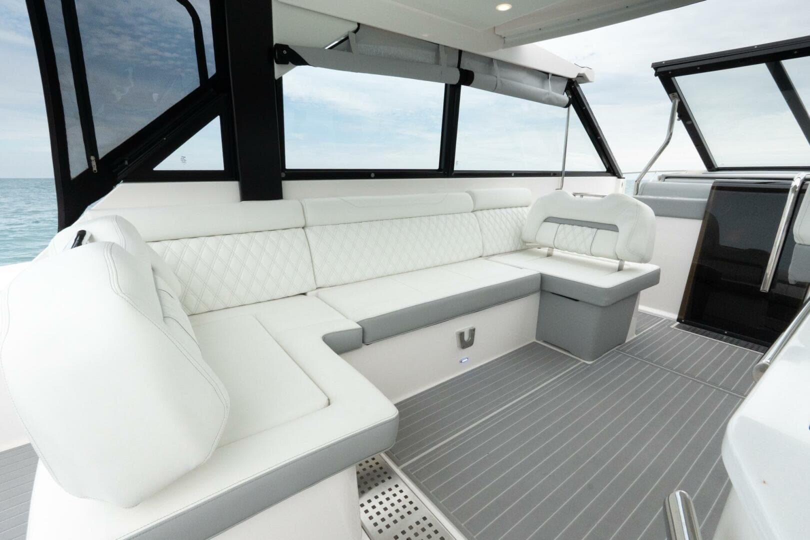 2022 Regal 36 Grande Coupe — photo 51