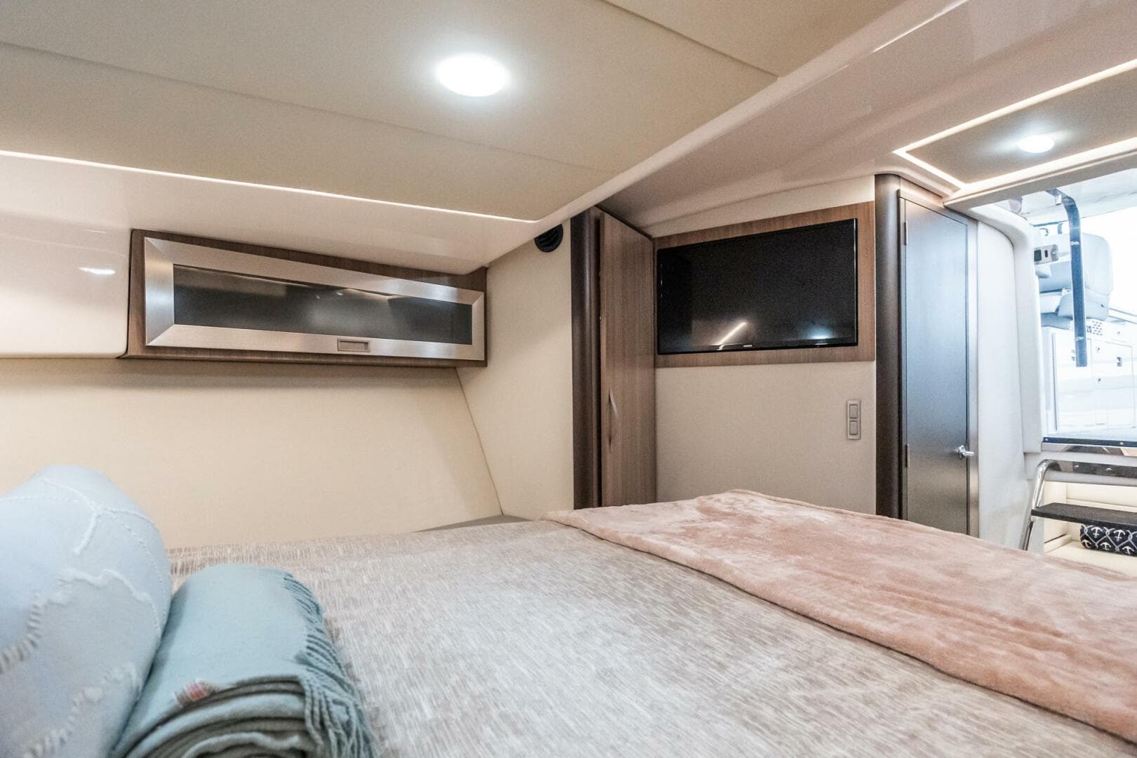 2022 Regal 36 Grande Coupe — photo 42