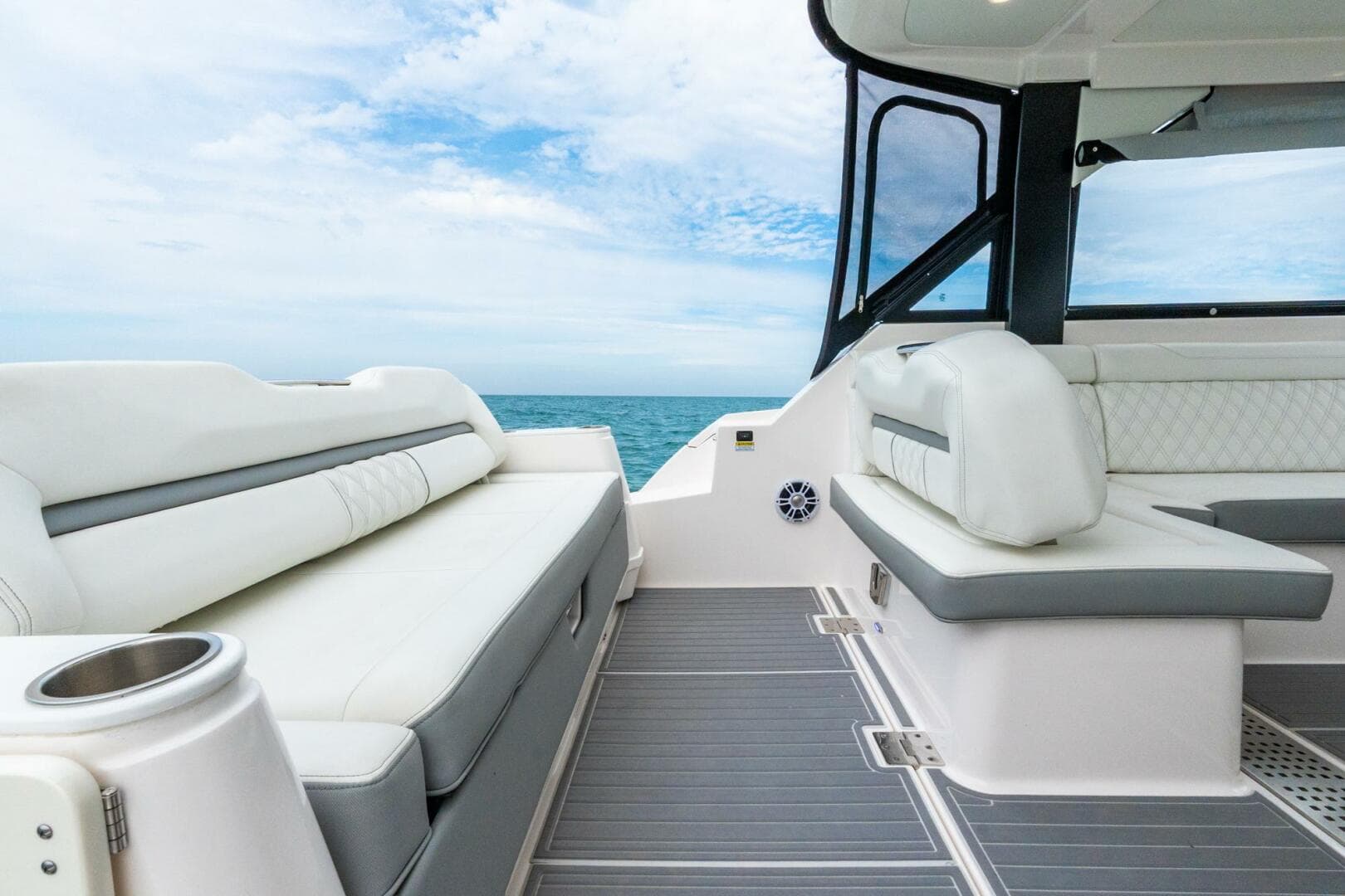 2022 Regal 36 Grande Coupe — photo 43