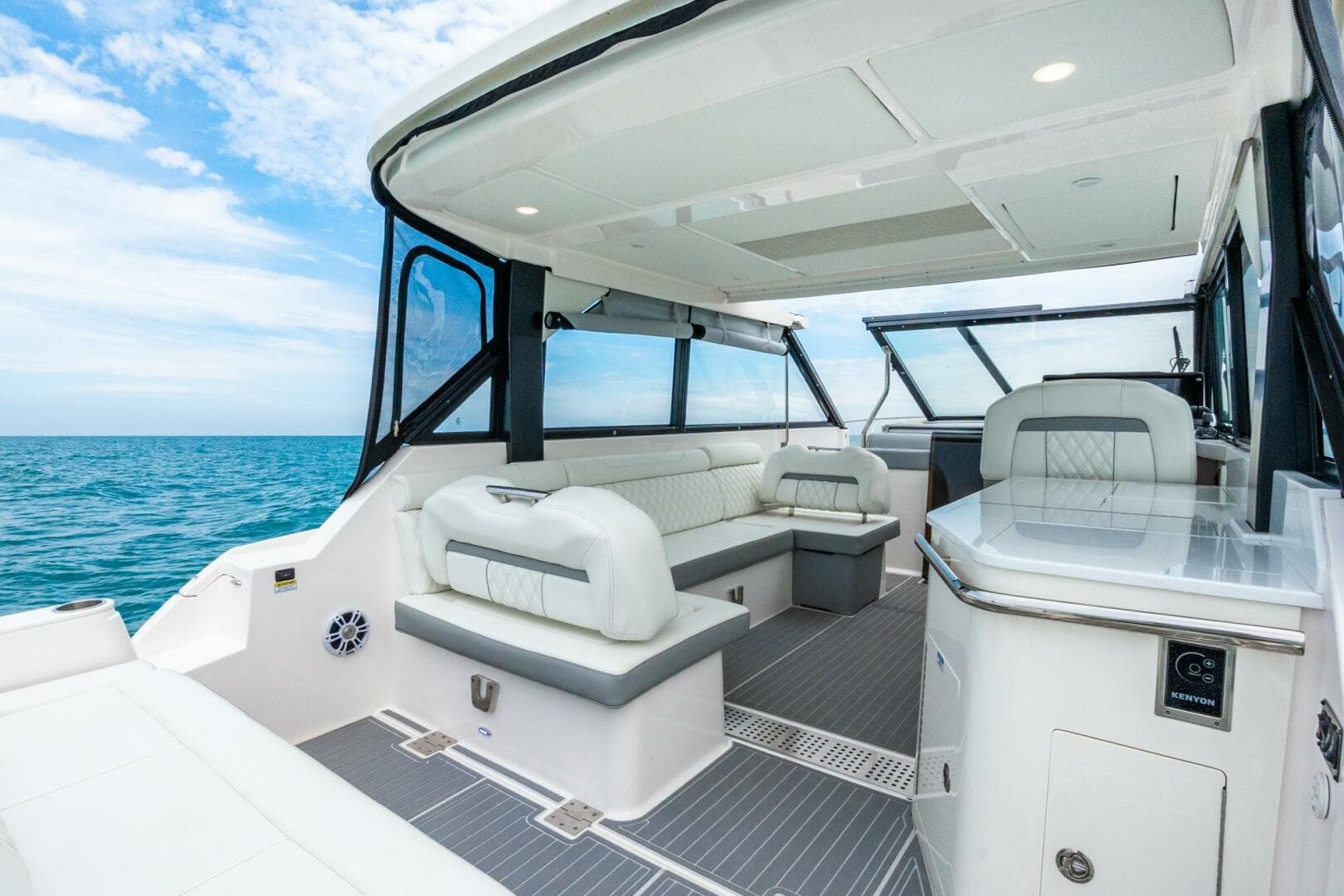 2022 Regal 36 Grande Coupe — photo 18