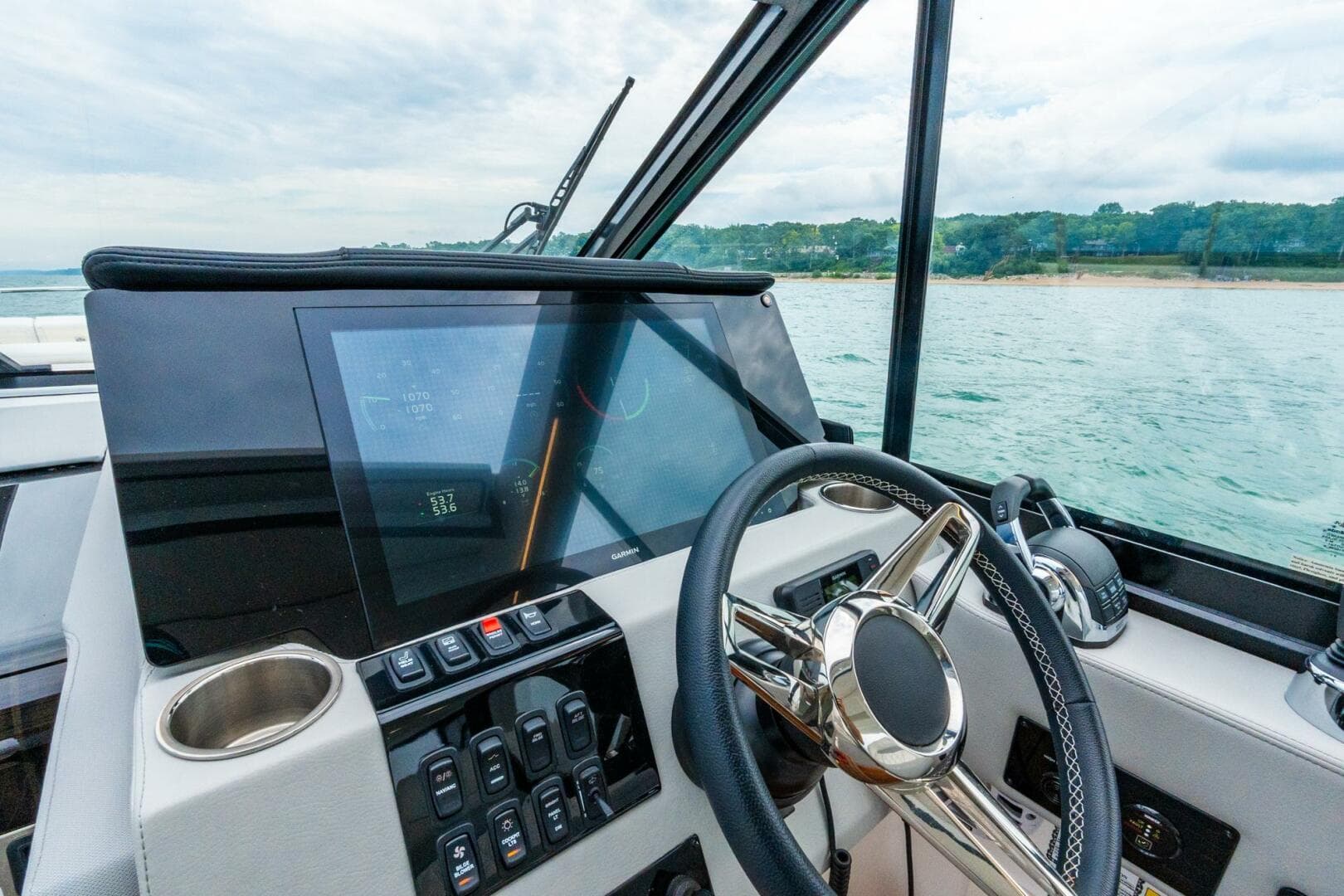 2022 Regal 36 Grande Coupe — photo 27