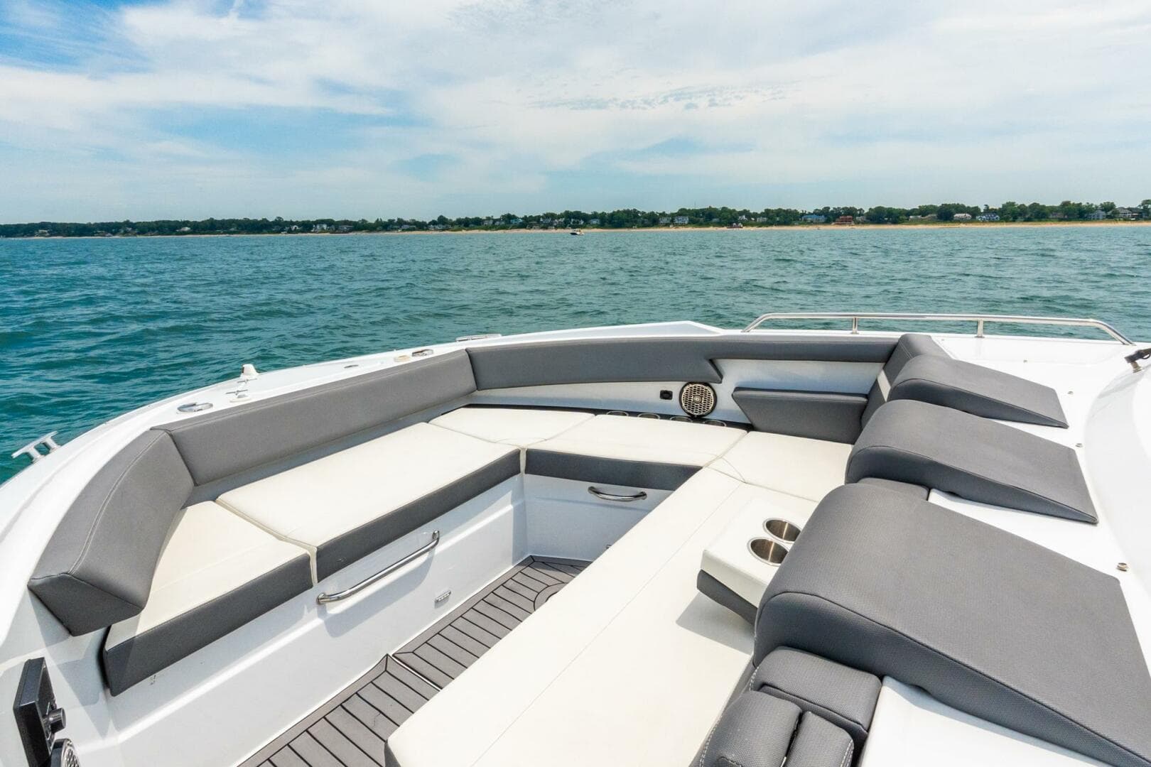 2021 Cruisers Yachts — photo 44