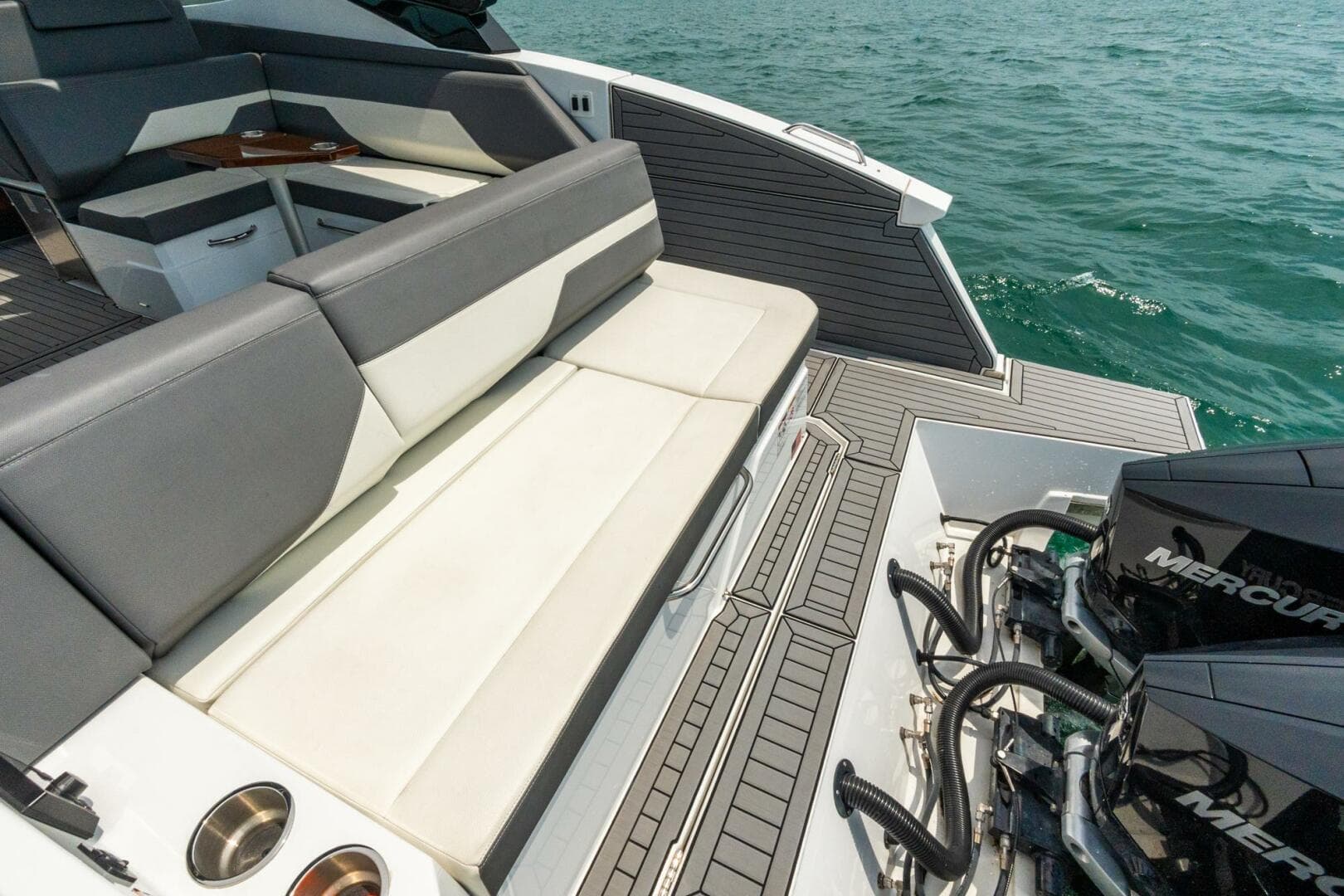 2021 Cruisers Yachts — photo 30