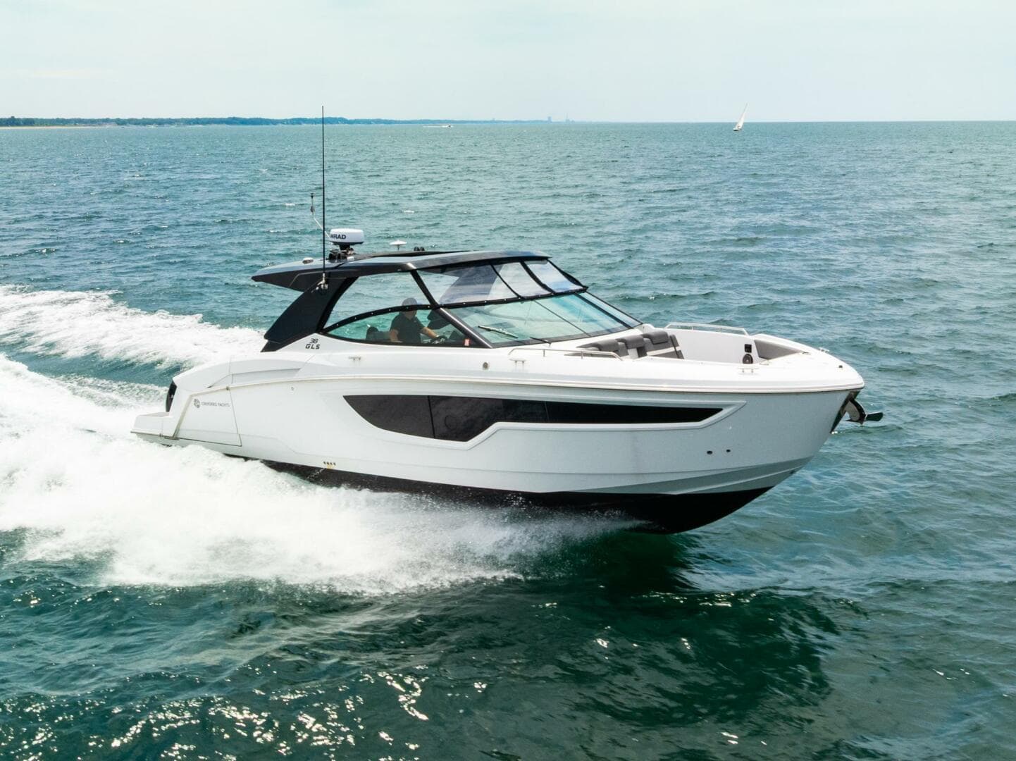 2021 Cruisers Yachts — photo 9