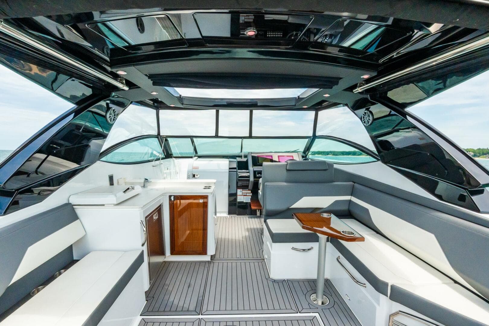 2021 Cruisers Yachts — photo 18