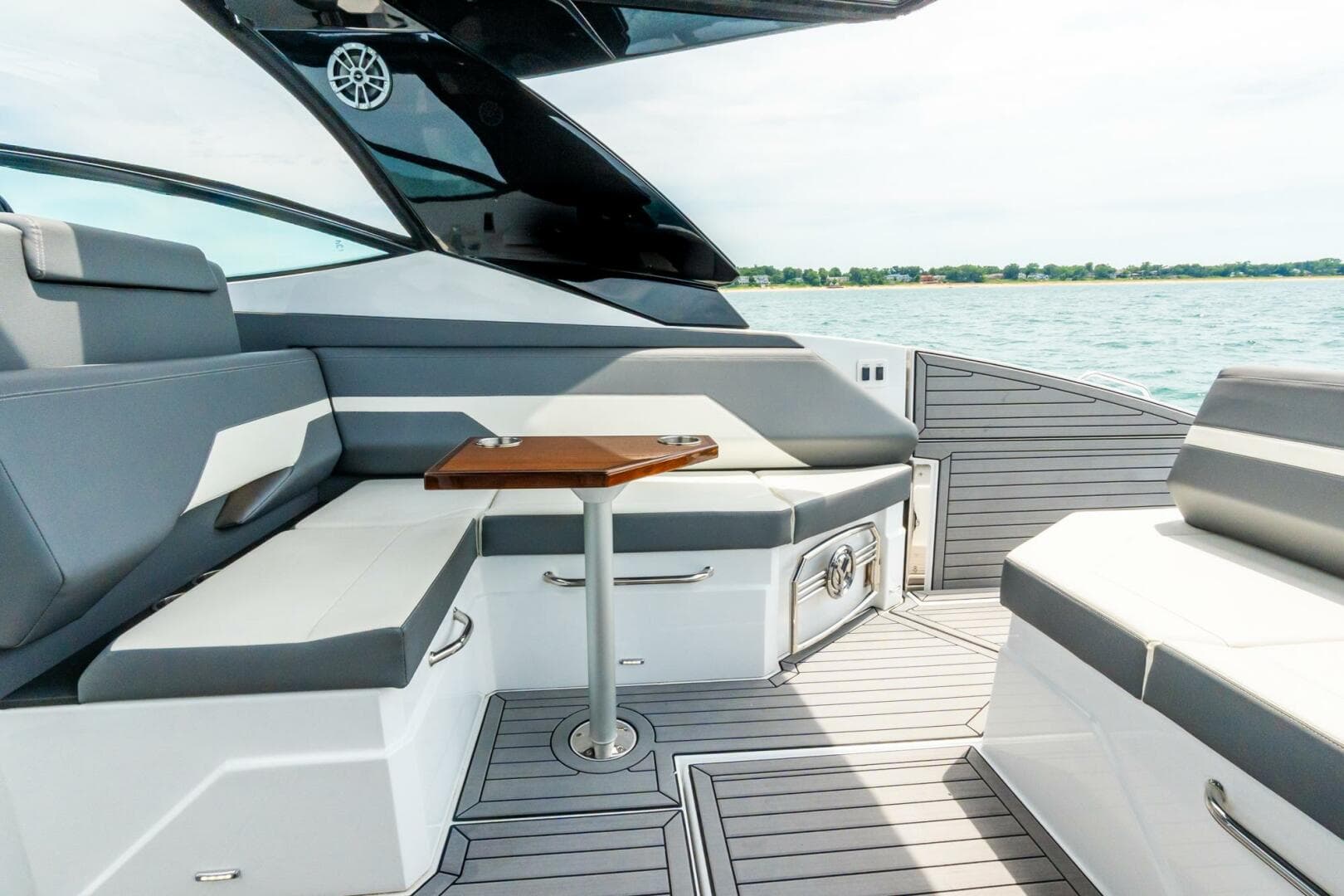 2021 Cruisers Yachts — photo 20