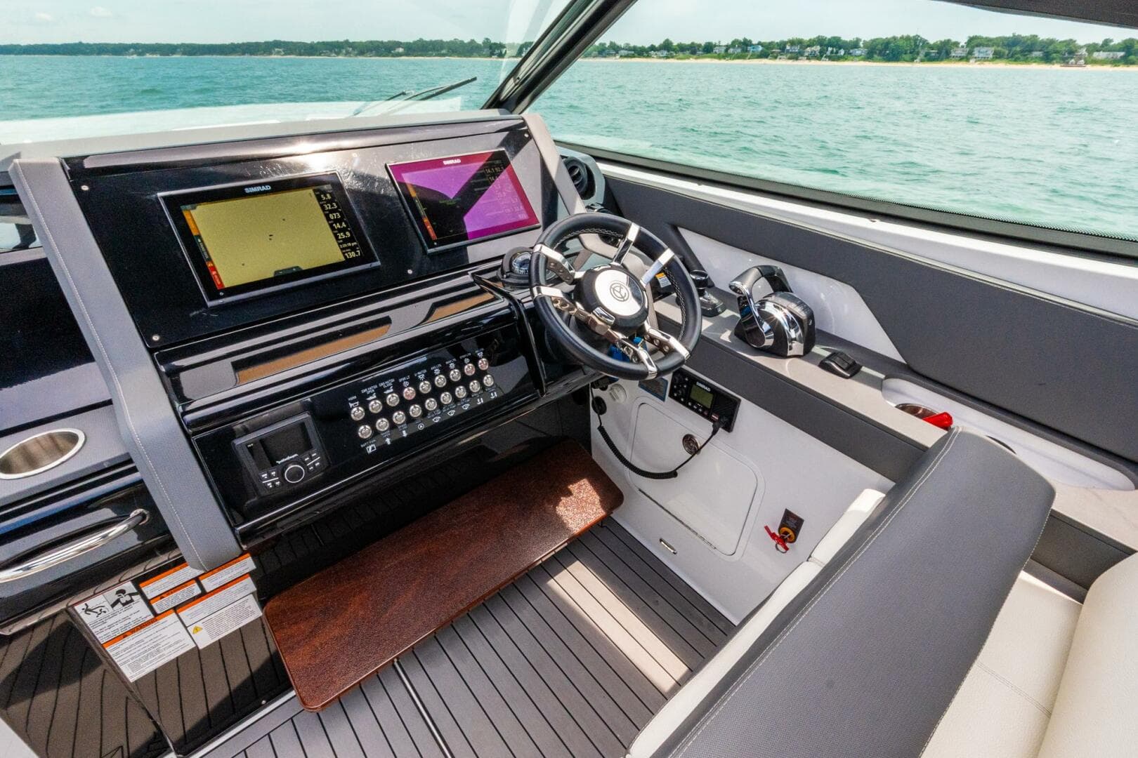 2021 Cruisers Yachts — photo 42