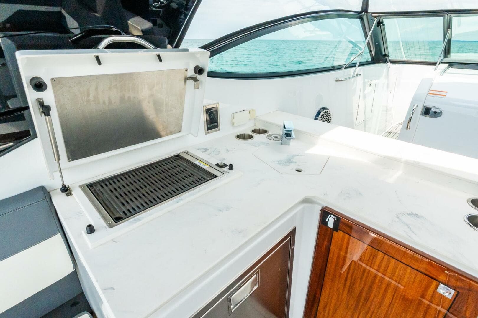 2021 Cruisers Yachts — photo 32