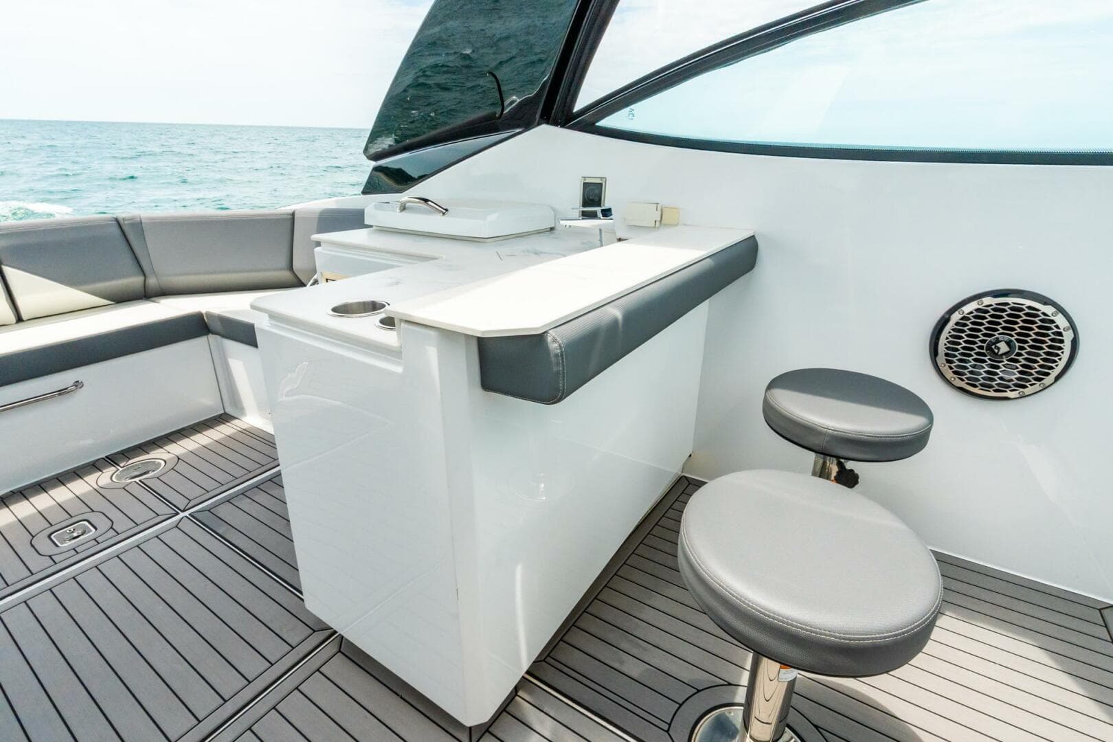 2021 Cruisers Yachts — photo 22