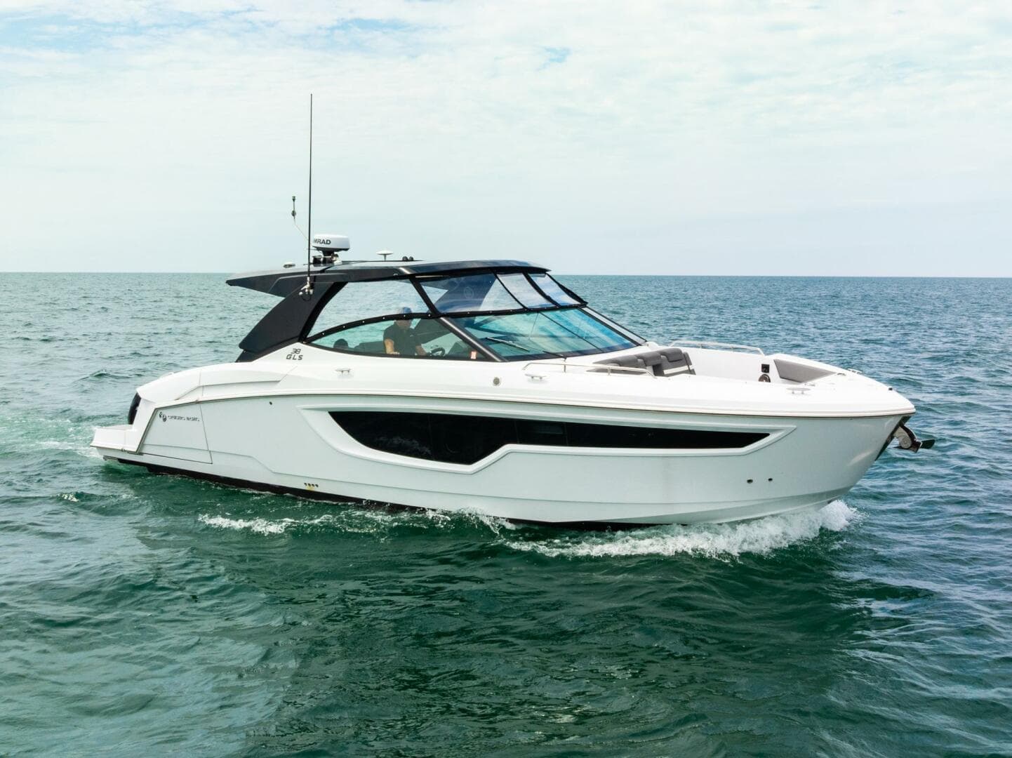 2021 Cruisers Yachts — photo 3