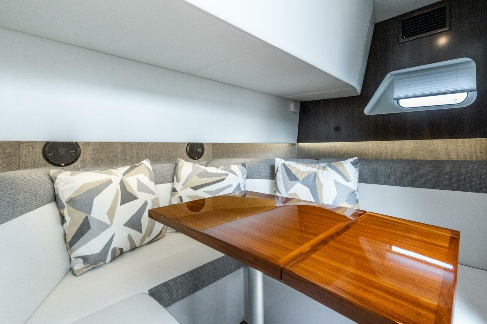 2021 Cruisers Yachts — photo 36