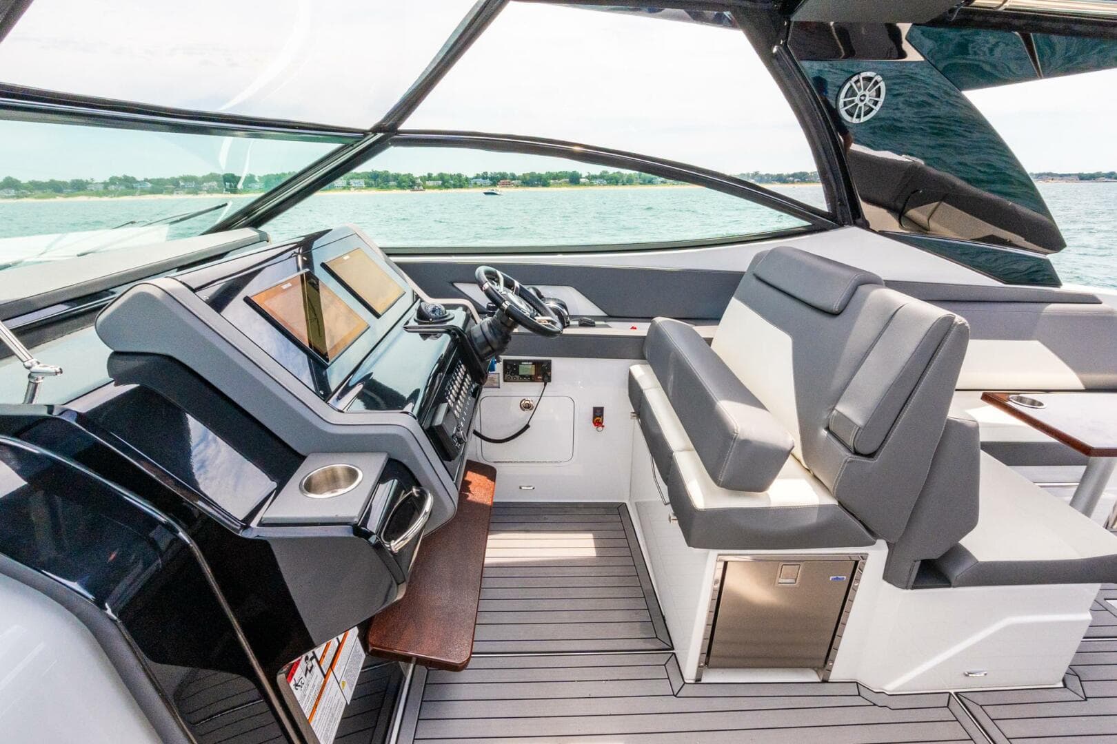 2021 Cruisers Yachts — photo 41