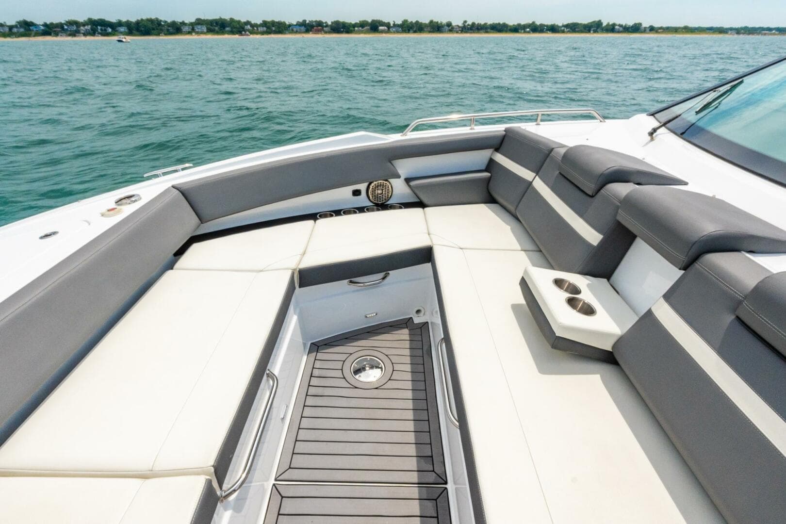 2021 Cruisers Yachts — photo 39