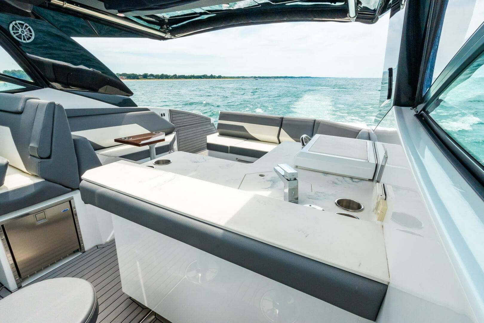 2021 Cruisers Yachts — photo 23