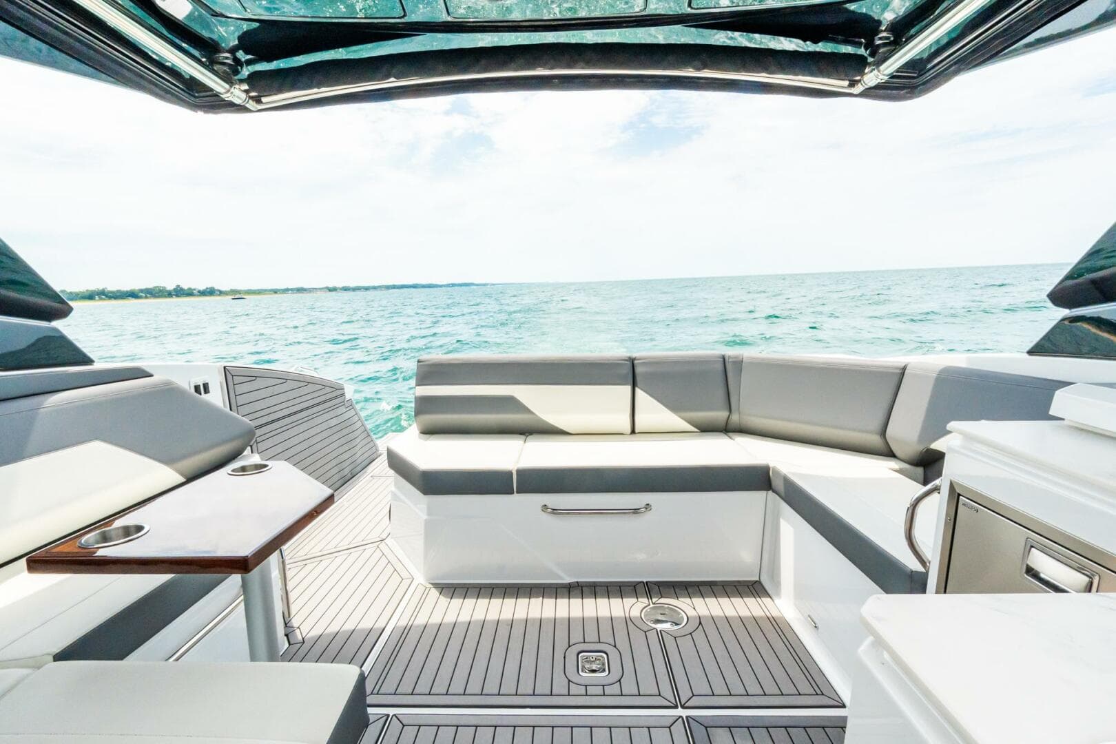 2021 Cruisers Yachts — photo 21