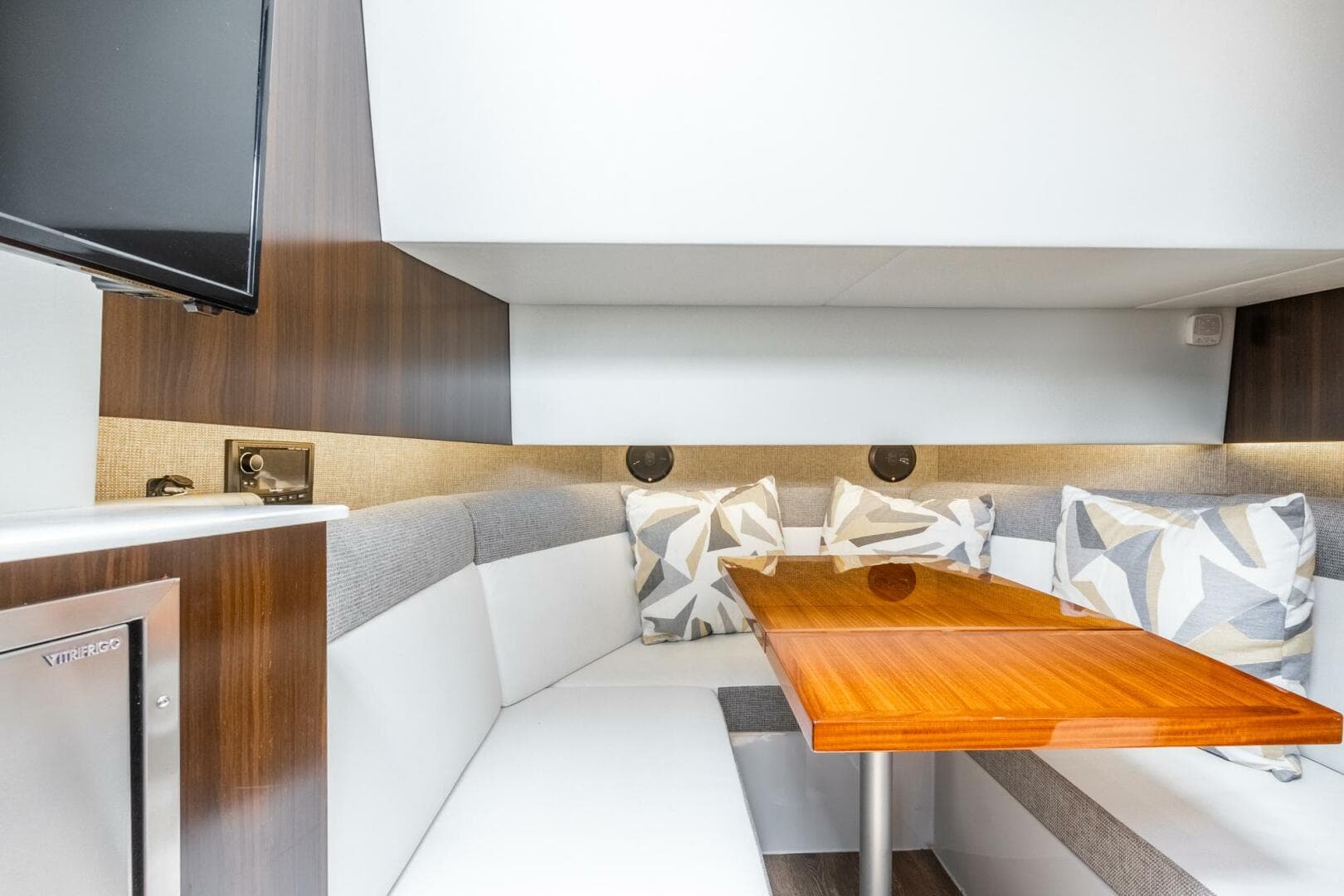 2021 Cruisers Yachts — photo 35