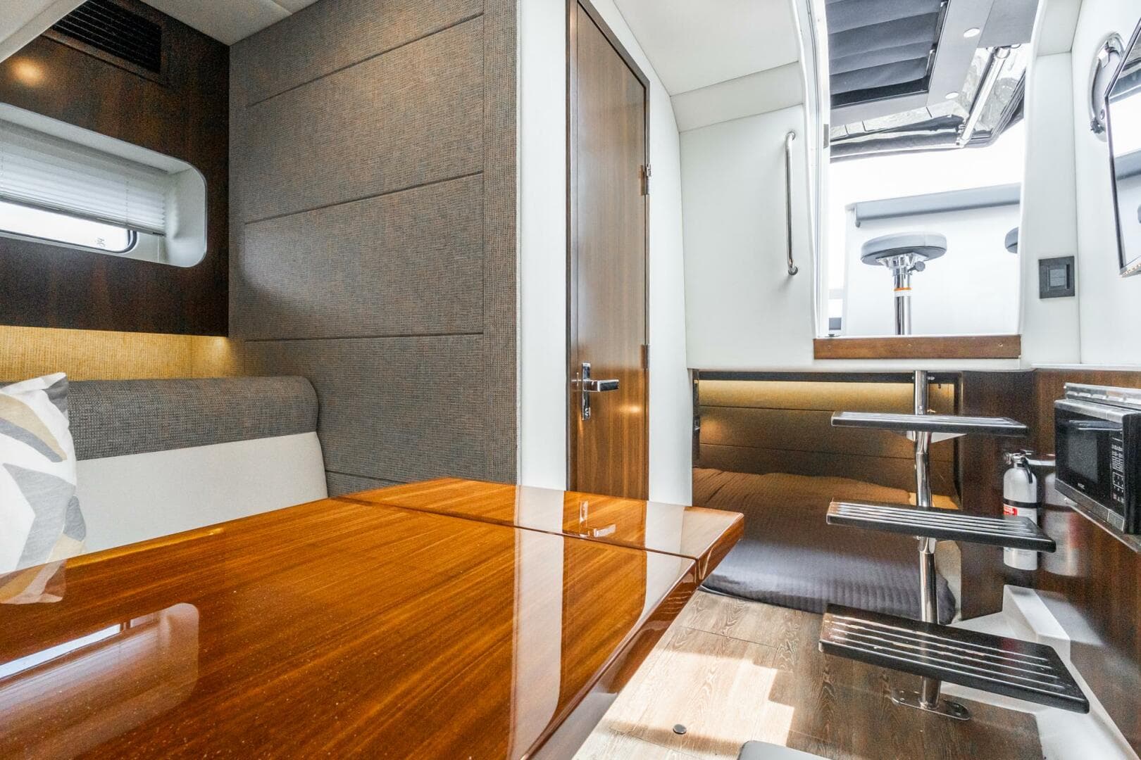 2021 Cruisers Yachts — photo 37