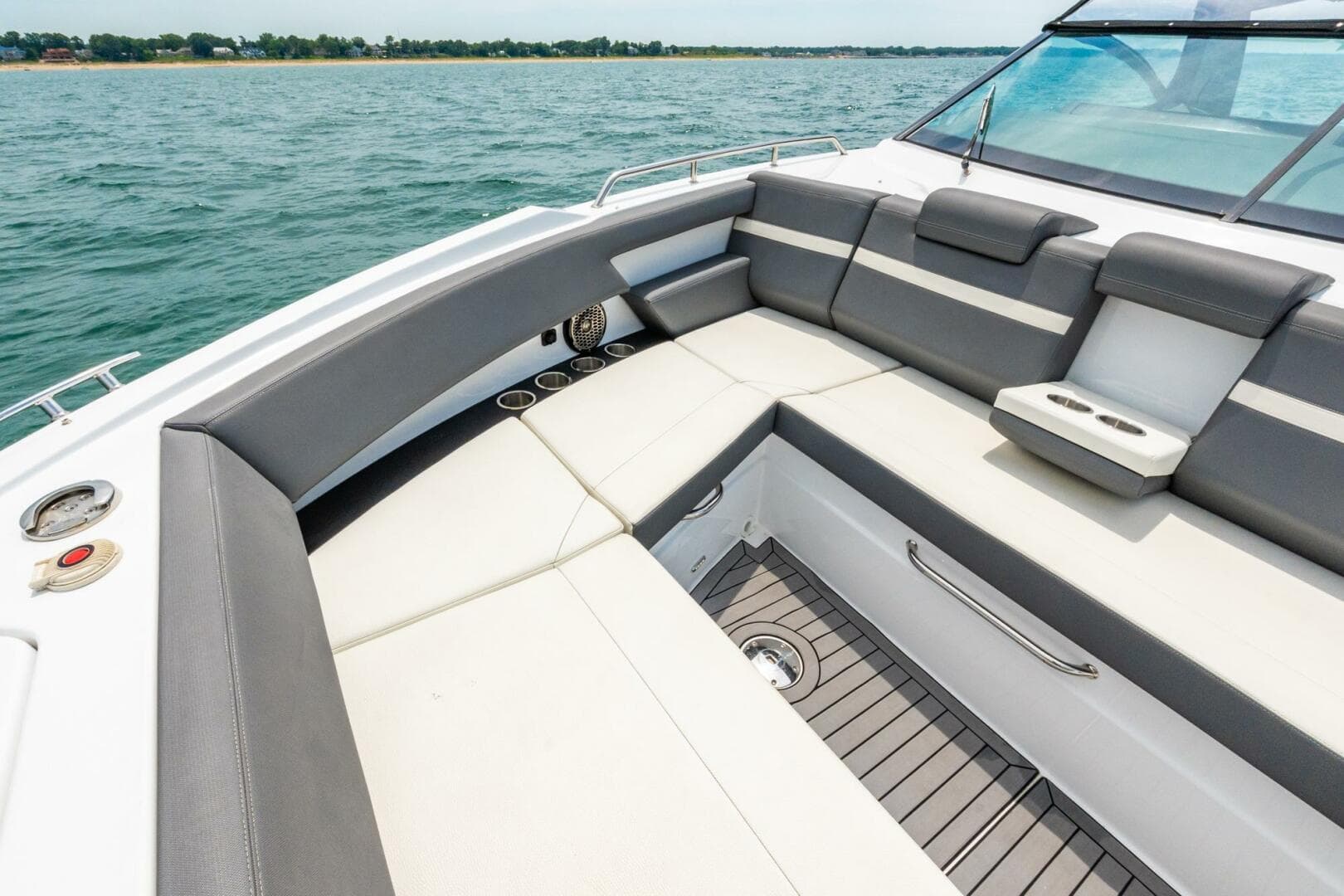 2021 Cruisers Yachts — photo 40