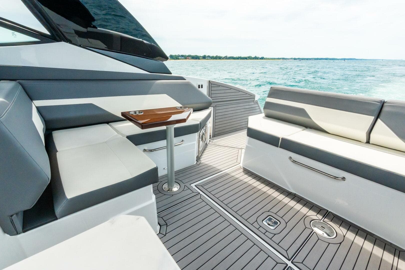 2021 Cruisers Yachts — photo 24