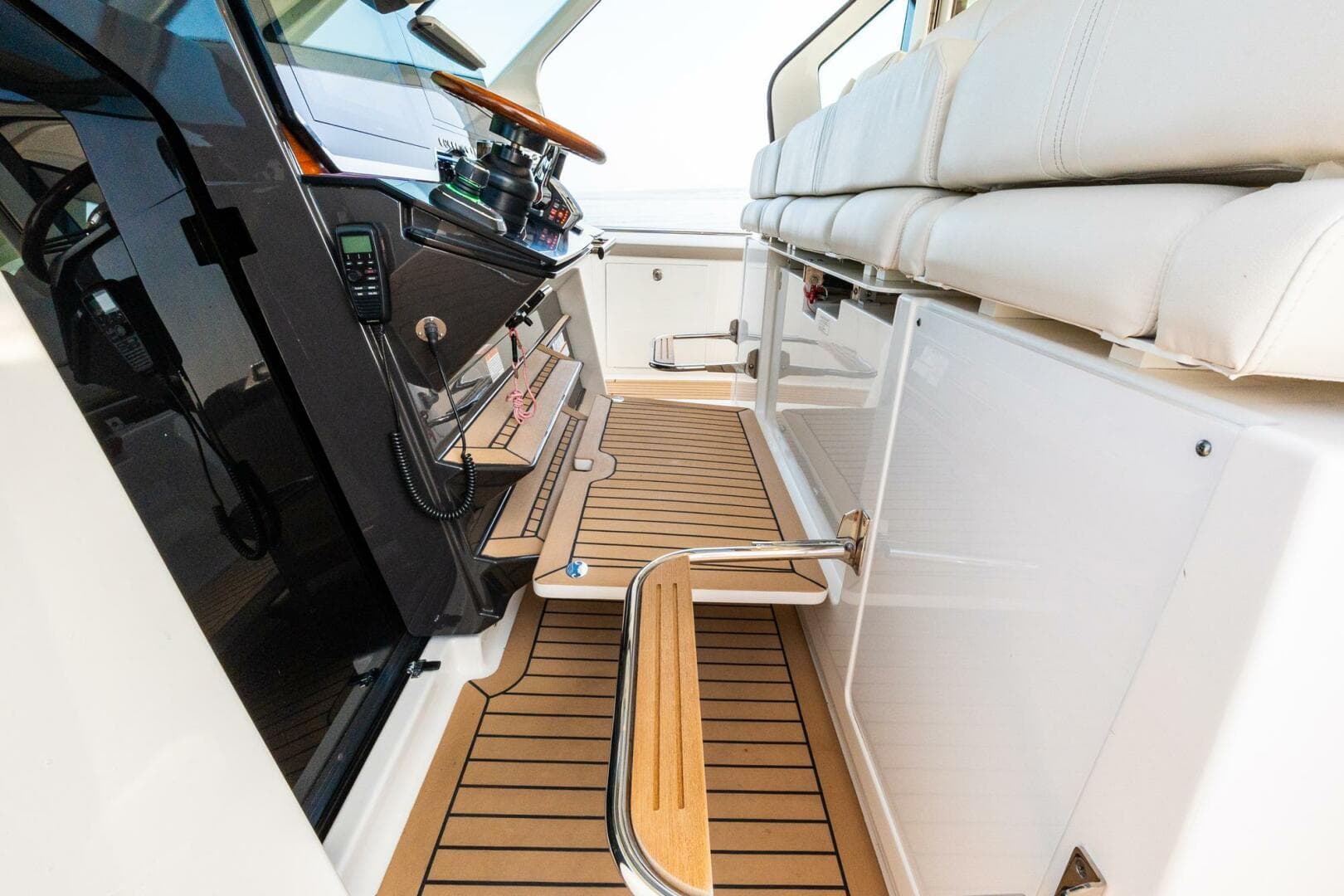 2022 Tiara Sport — photo 37