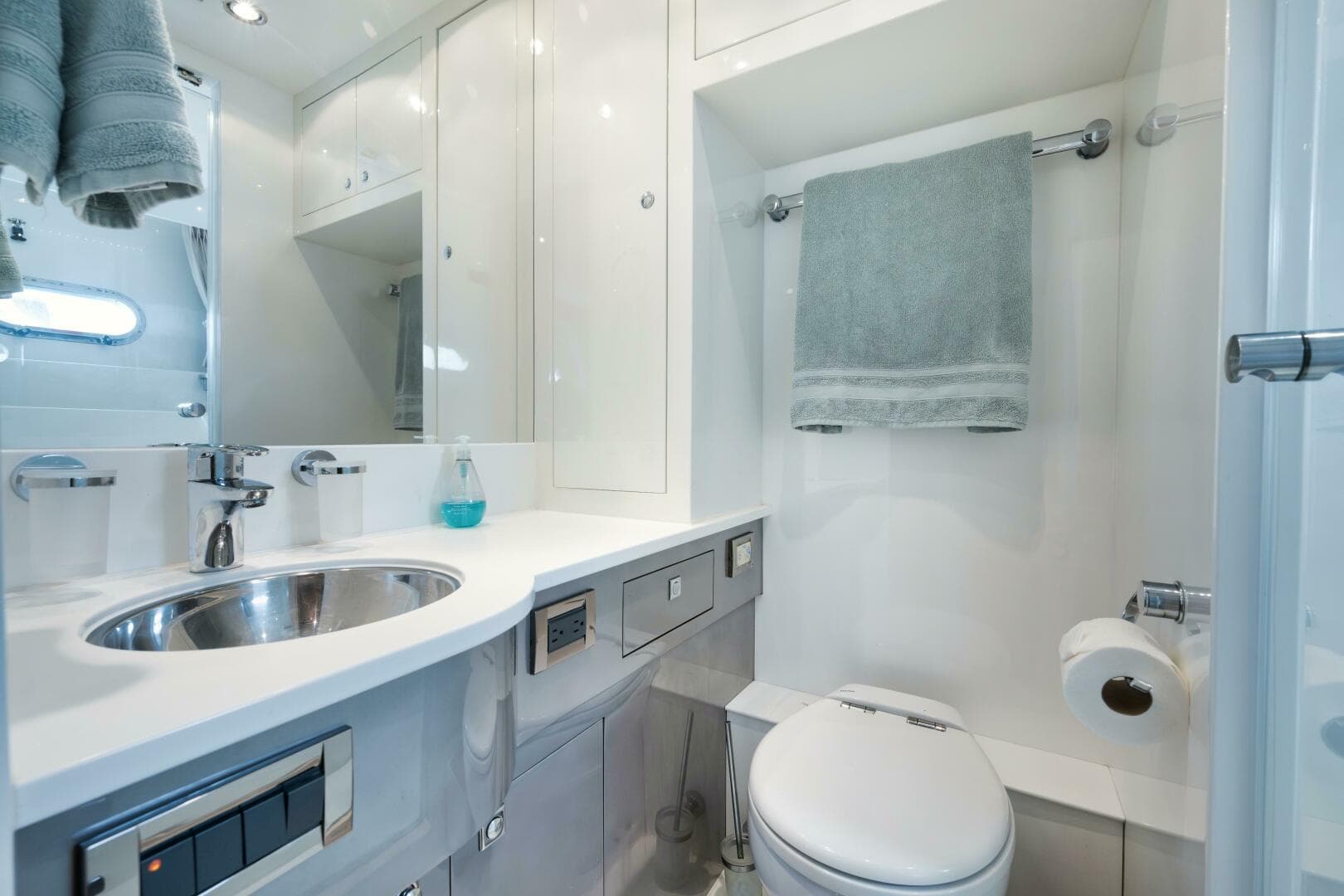 2012 Horizon P110 Tri-Deck — photo 41