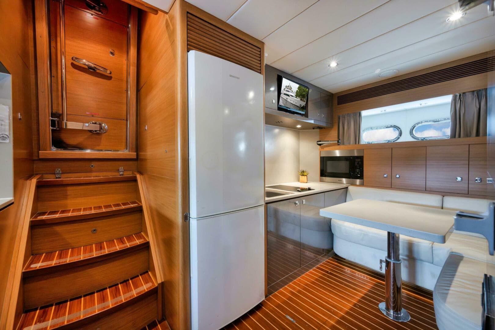 2012 Horizon P110 Tri-Deck — photo 38