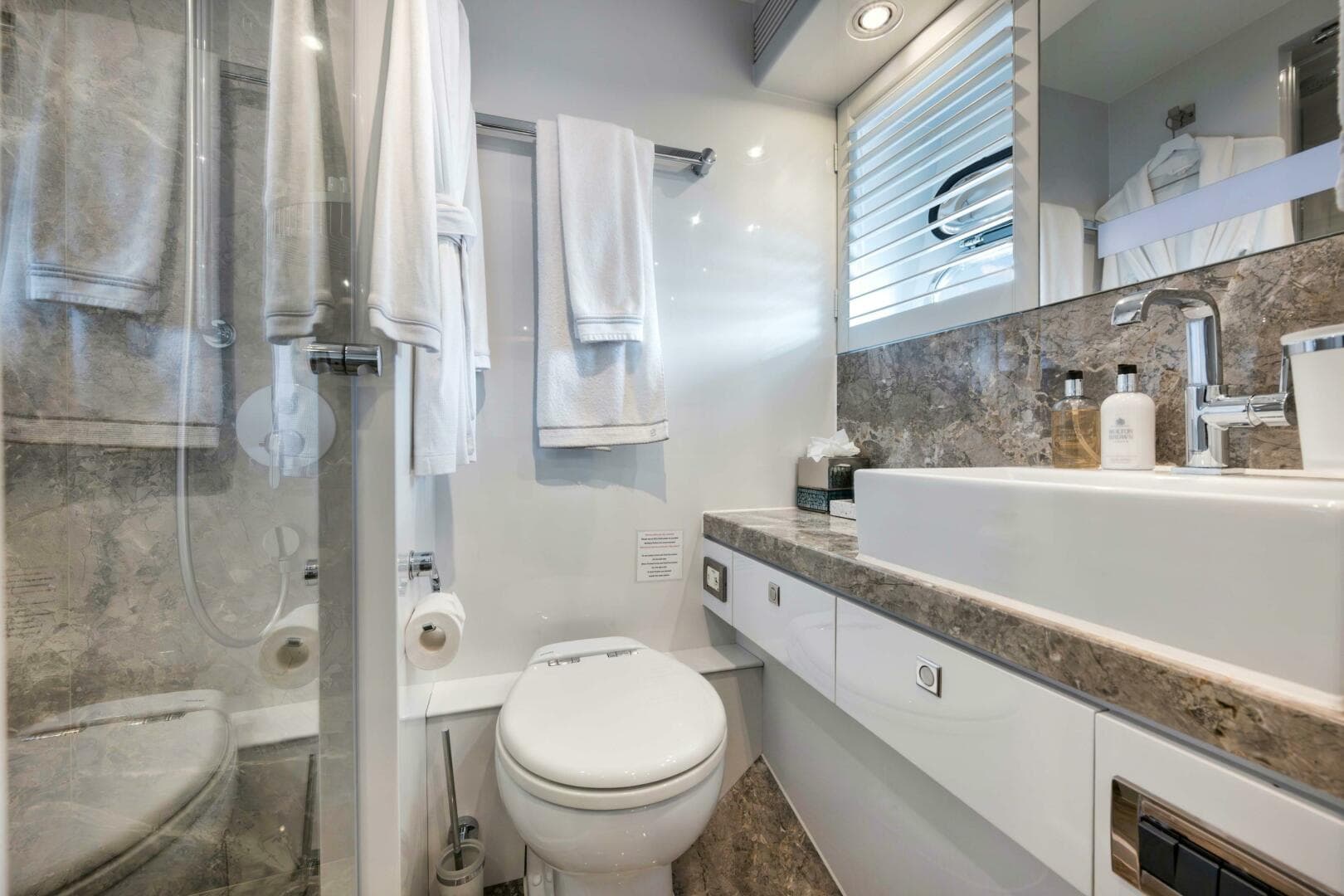 2012 Horizon P110 Tri-Deck — photo 27