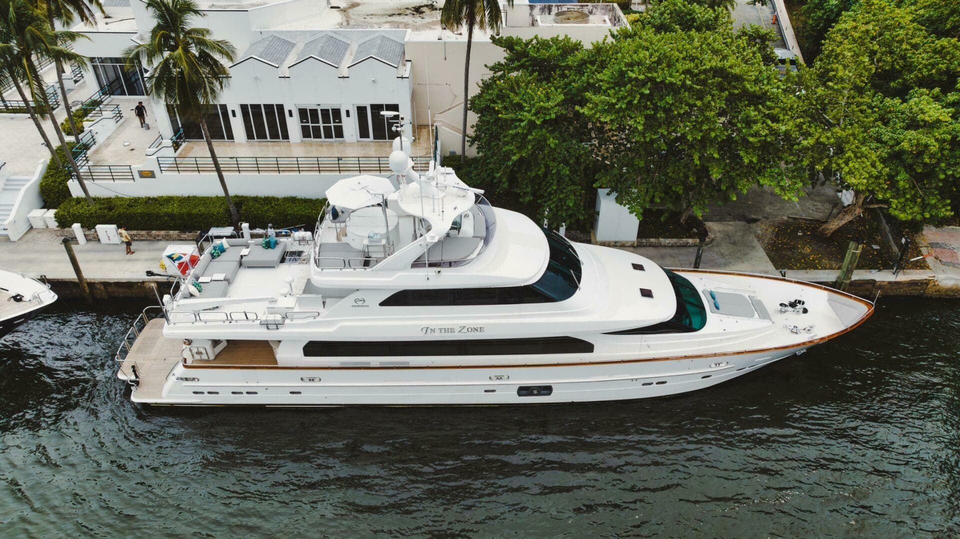 2012 Horizon P110 Tri-Deck — photo 47