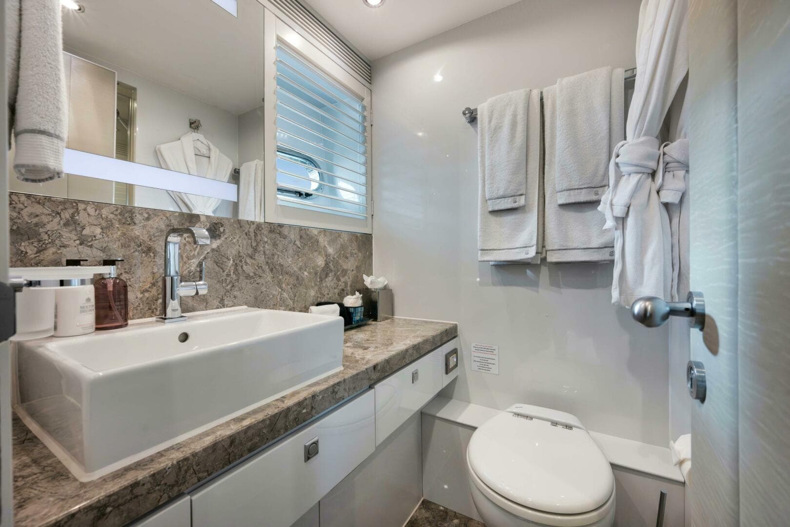 2012 Horizon P110 Tri-Deck — photo 25