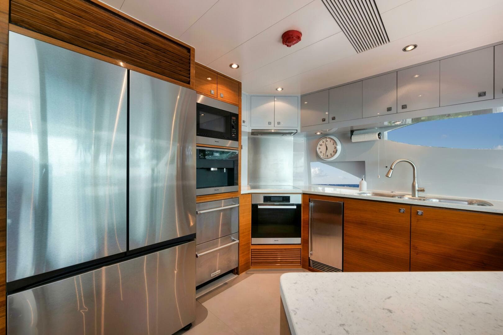 2012 Horizon P110 Tri-Deck — photo 11