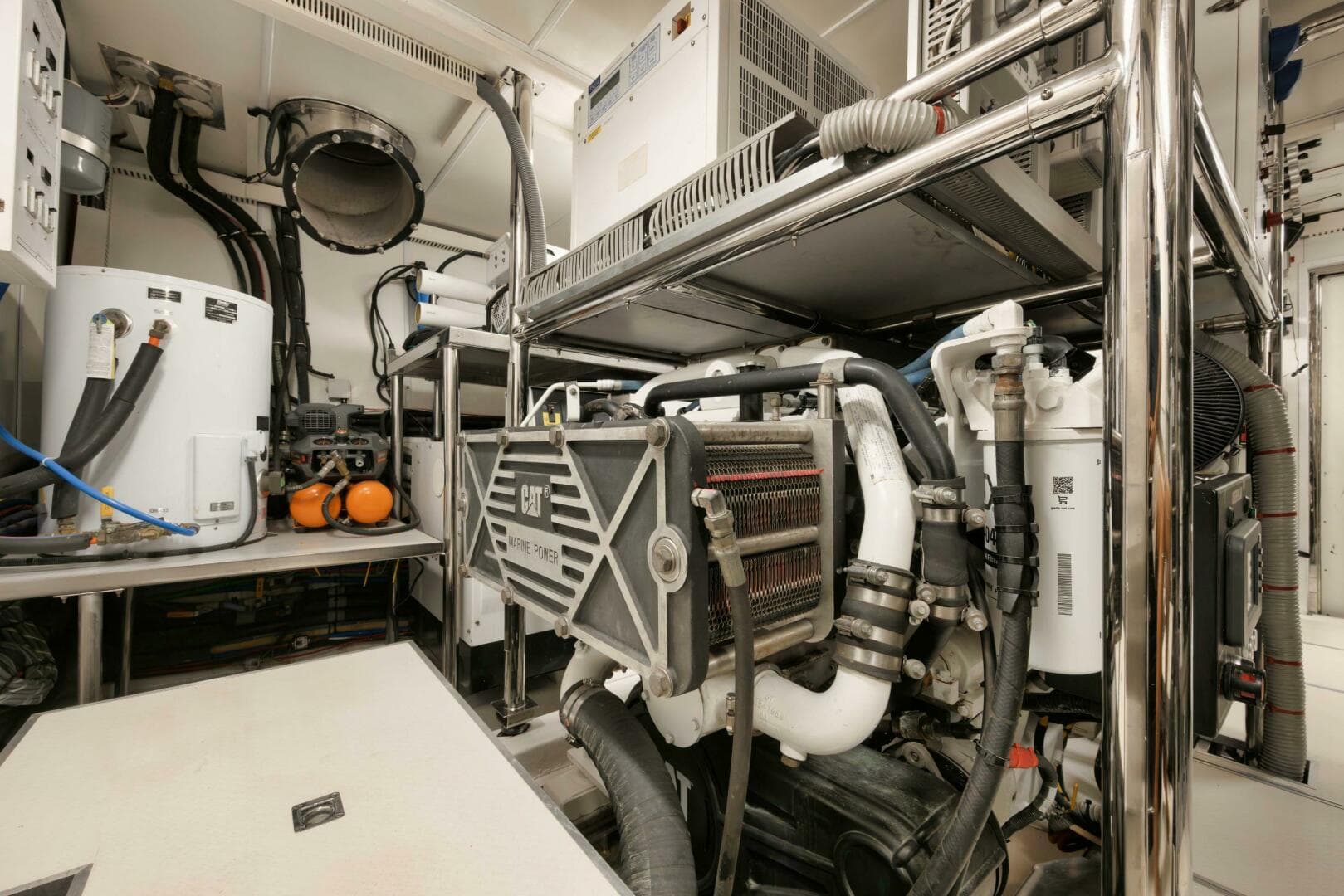 2012 Horizon P110 Tri-Deck — photo 44