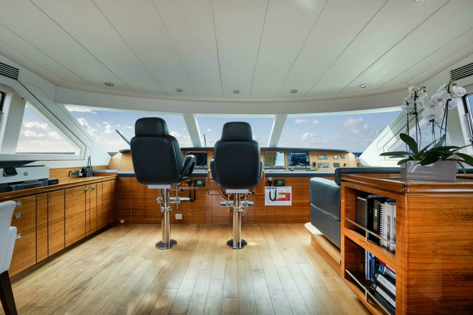 2012 Horizon P110 Tri-Deck — photo 28