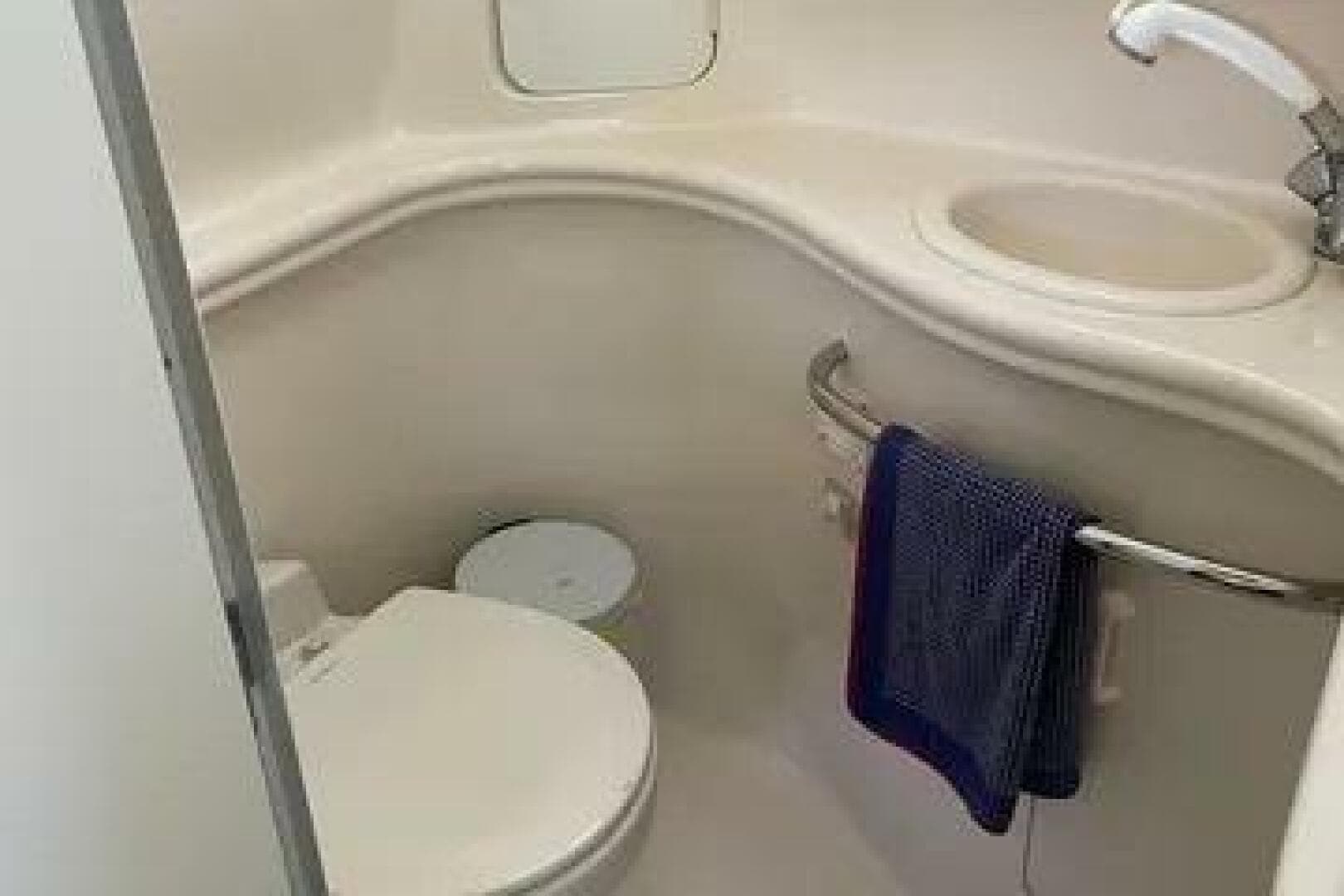 2002 Sea Ray 340 Sundancer — photo 9