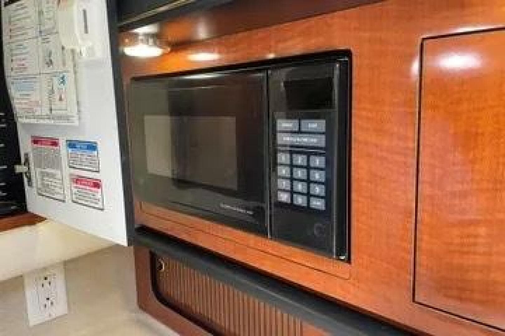 2002 Sea Ray 340 Sundancer — photo 8