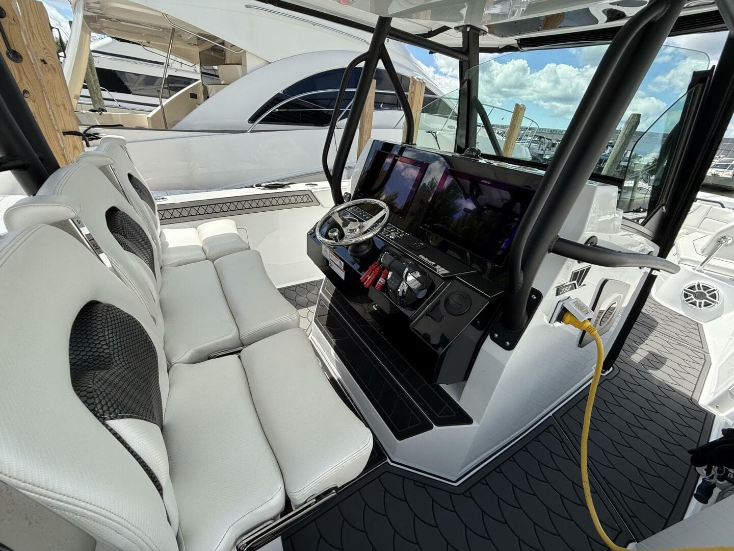 2022 Wellcraft 352 Fisherman — photo 15