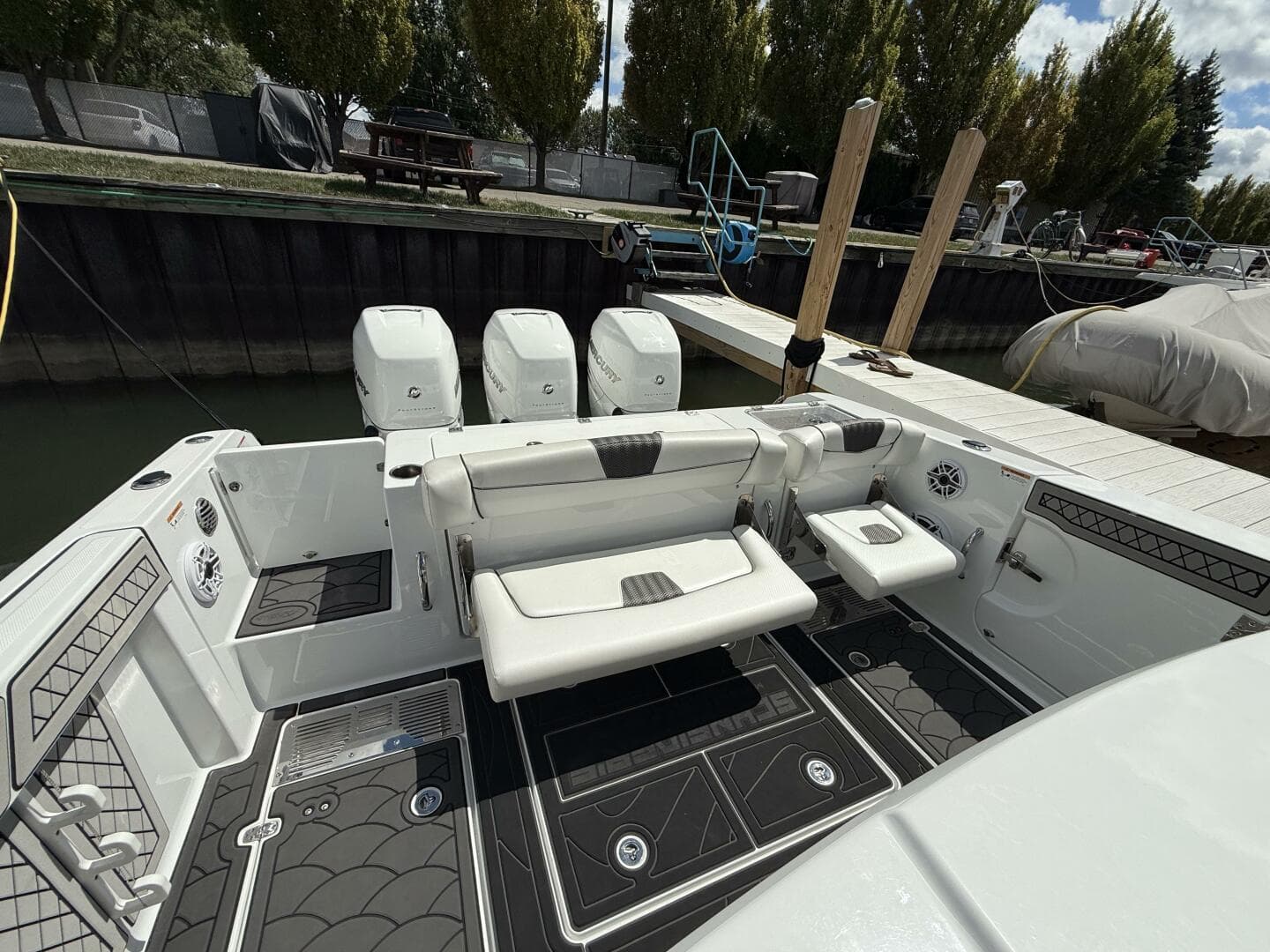 2022 Wellcraft 352 Fisherman — photo 7