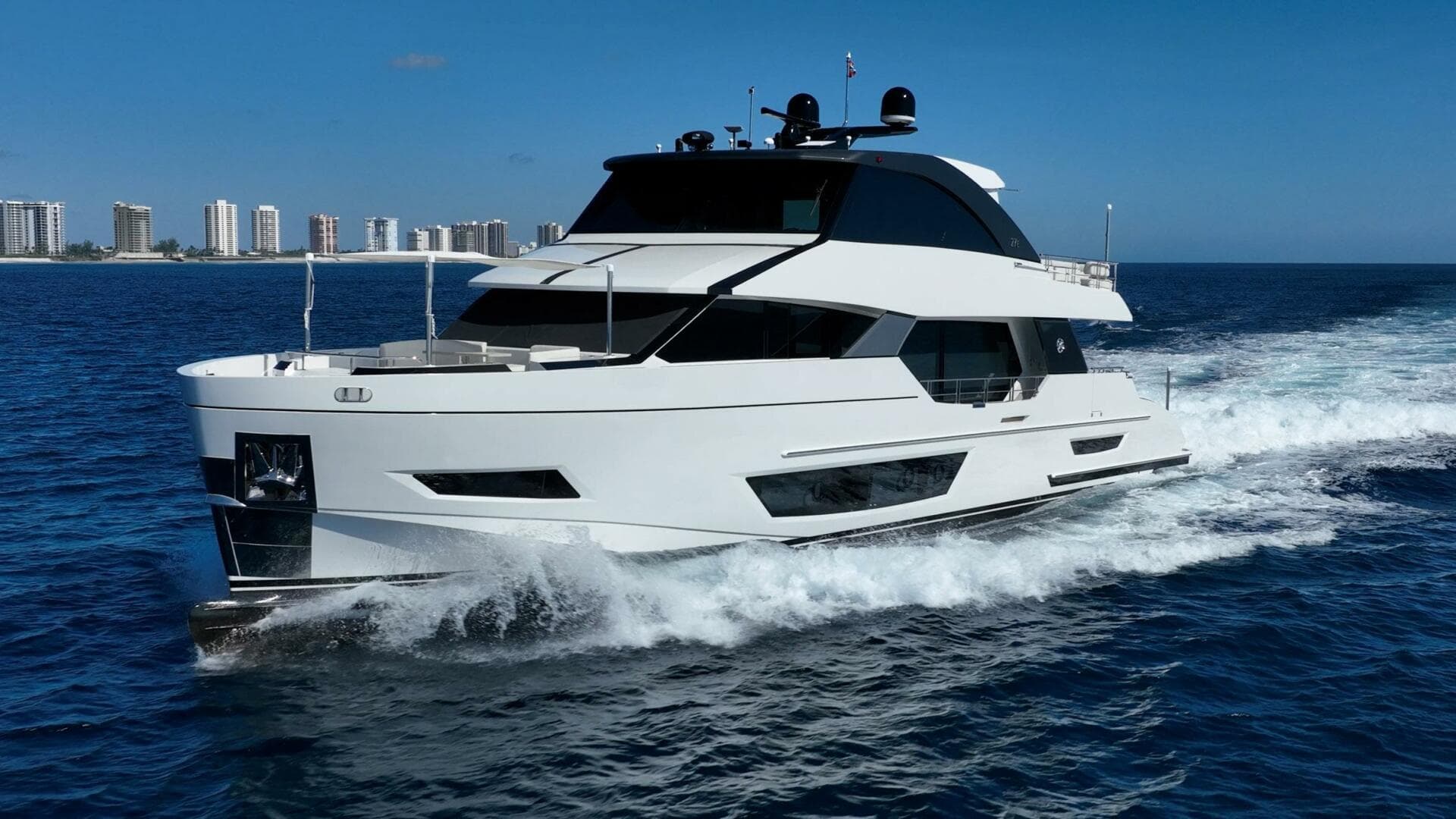 2021 Ocean Alexander 27 Explorer — photo 4