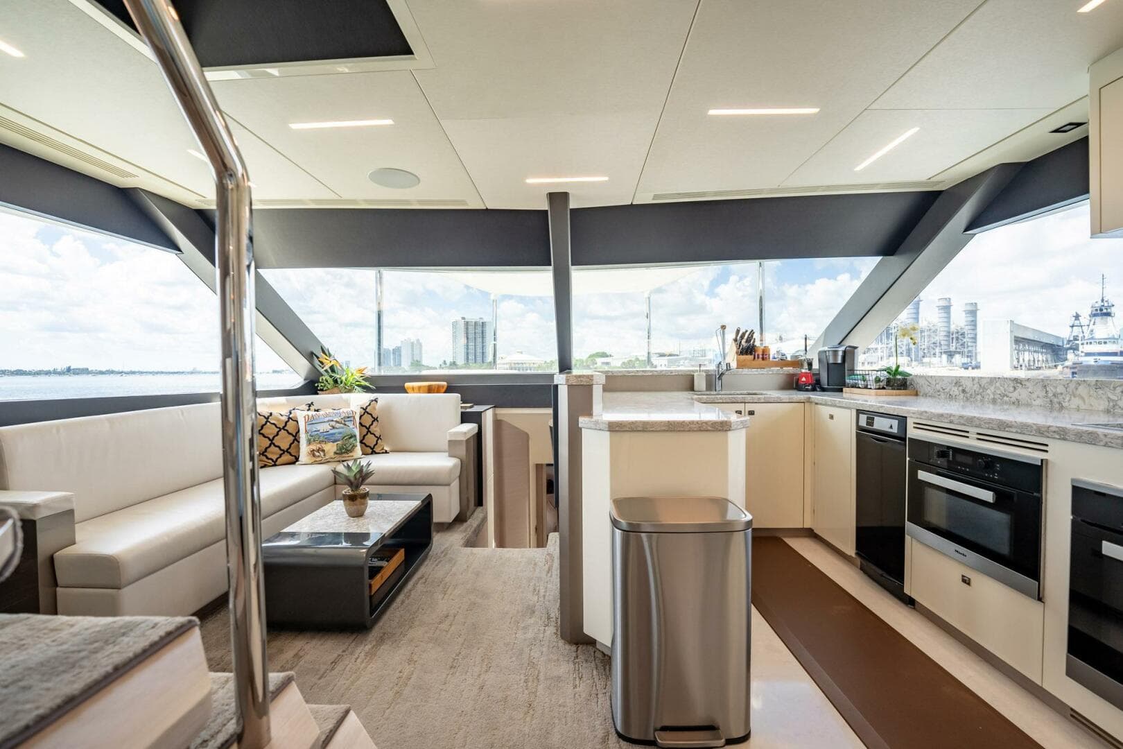 2021 Ocean Alexander 27 Explorer — photo 26