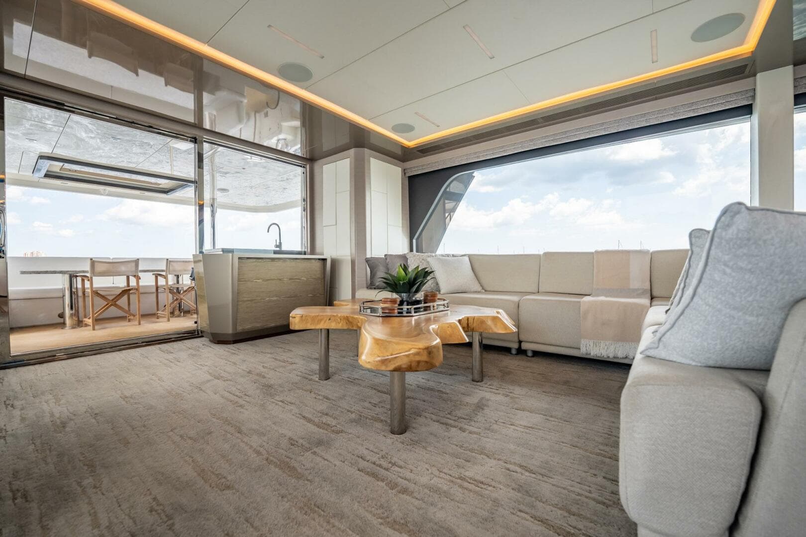 2021 Ocean Alexander 27 Explorer — photo 7